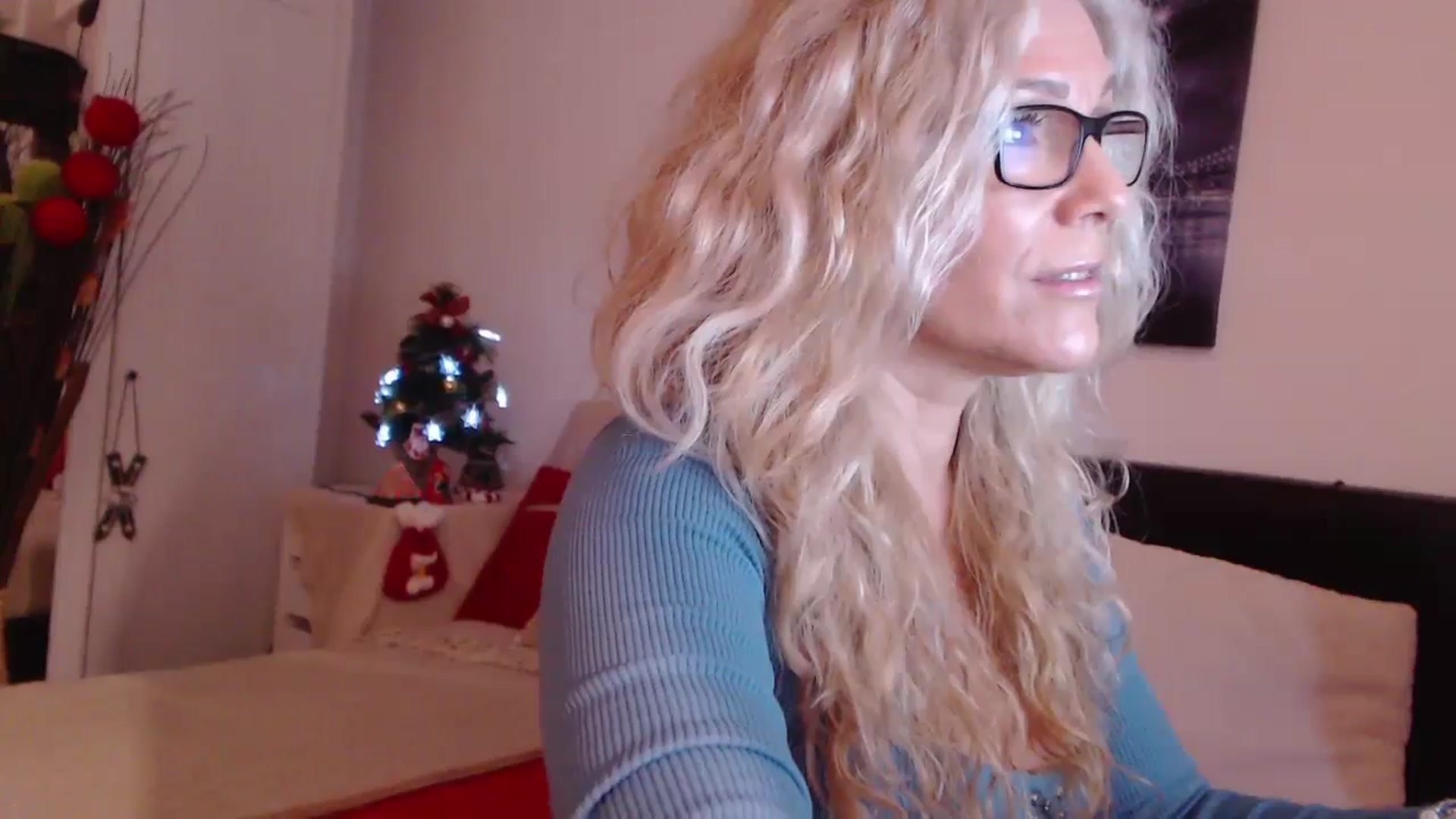 Gallery image thumbnail from Reeya71's myfreecams stream on, 12/19/2023, 06:43 image 19 of 20