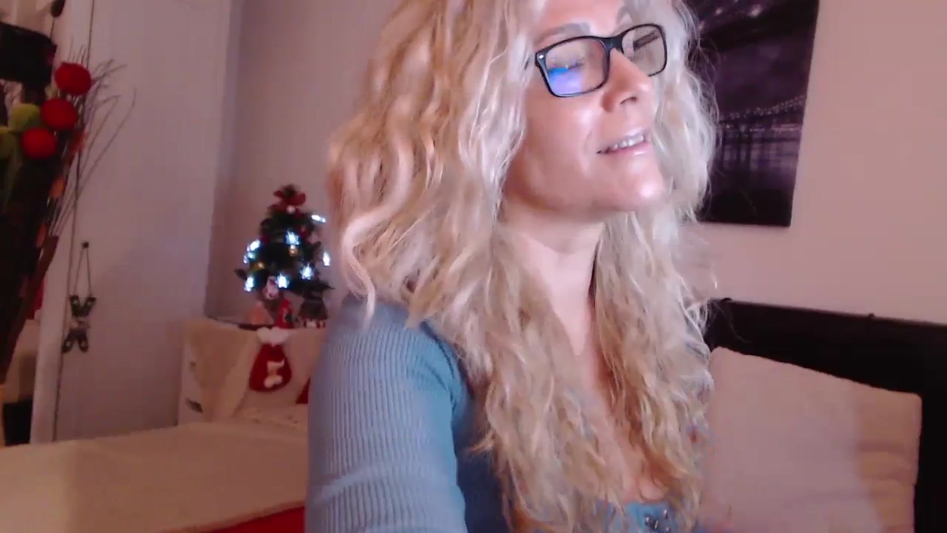 Gallery image thumbnail from Reeya71's myfreecams stream on, 12/19/2023, 06:43 image 17 of 20