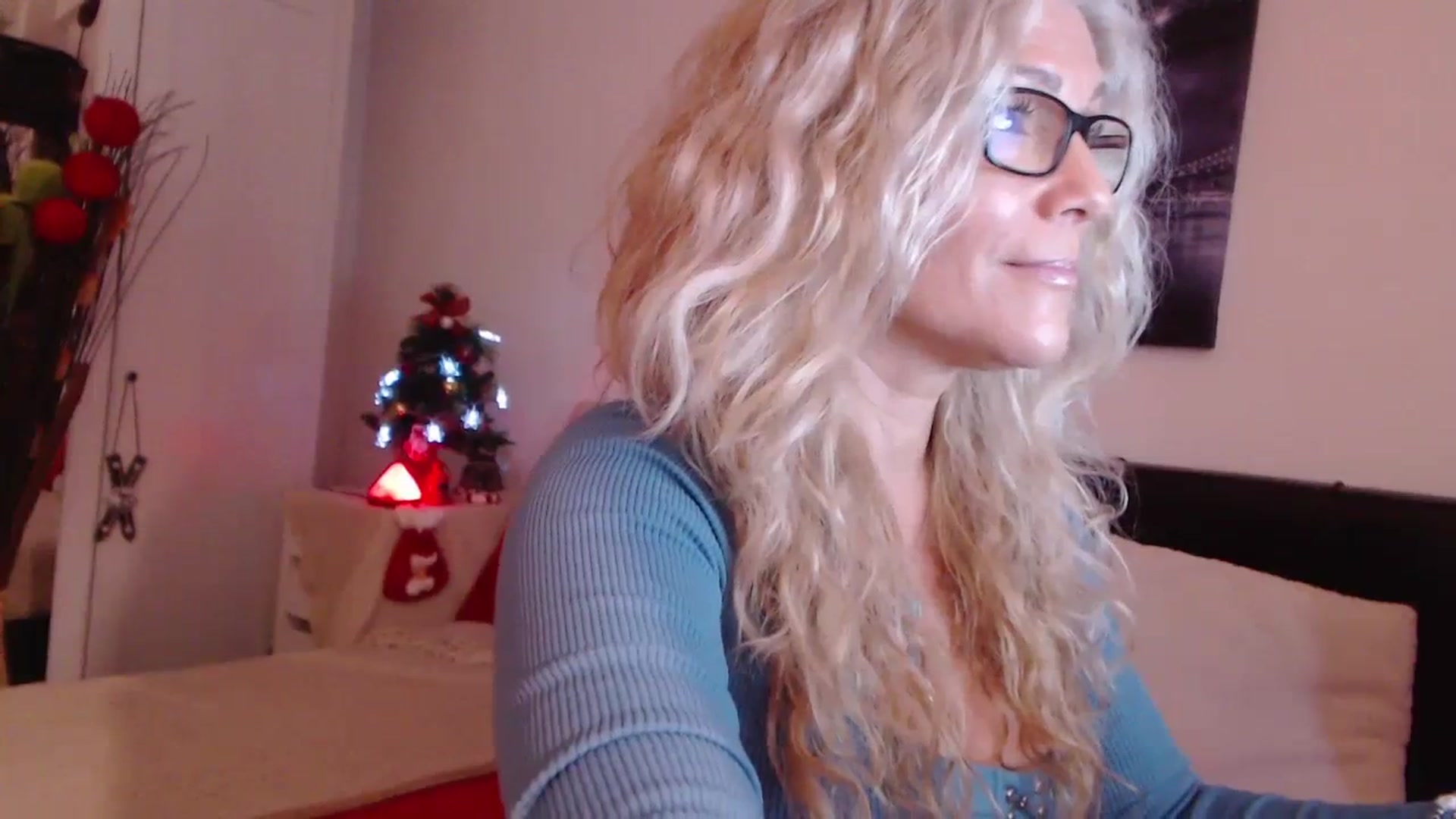 Gallery image thumbnail from Reeya71's myfreecams stream on, 12/19/2023, 06:43 image 18 of 20