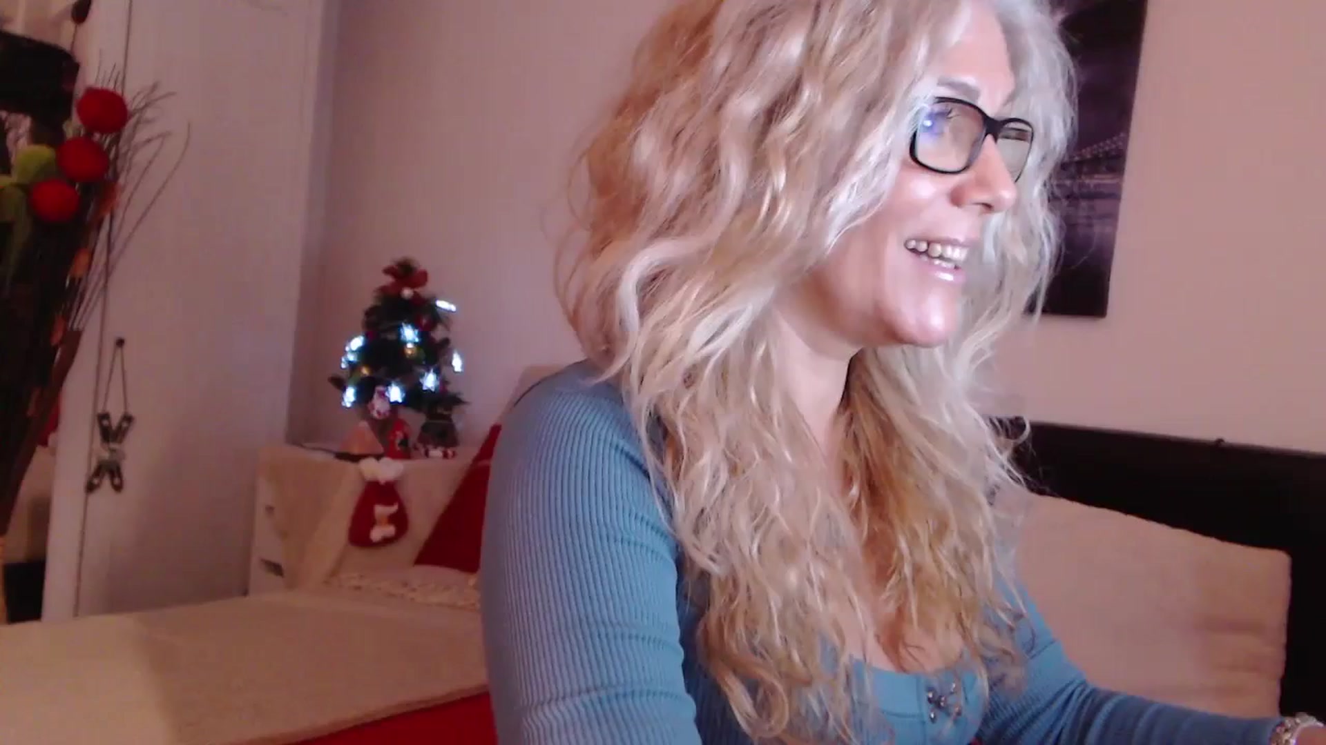 Gallery image thumbnail from Reeya71's myfreecams stream on, 12/19/2023, 06:43 image 1 of 20