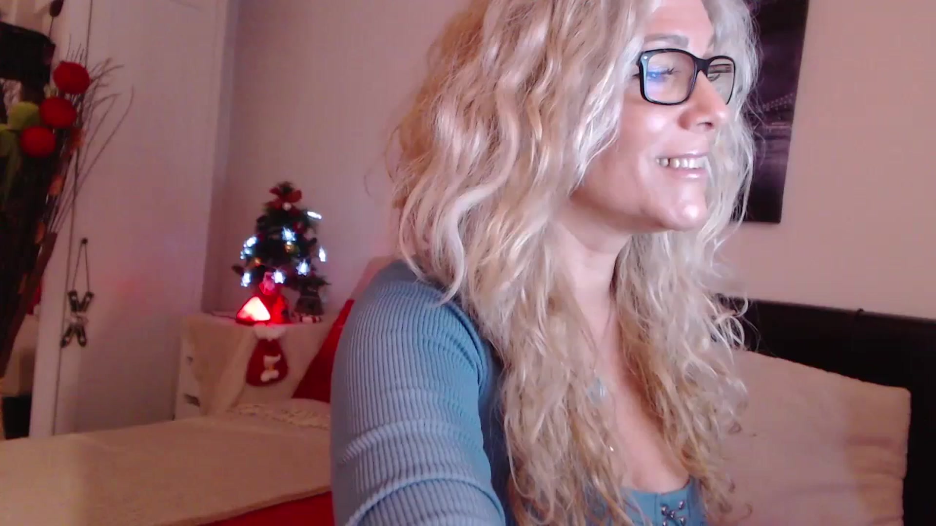 Gallery image thumbnail from Reeya71's myfreecams stream on, 12/19/2023, 06:43 image 7 of 20