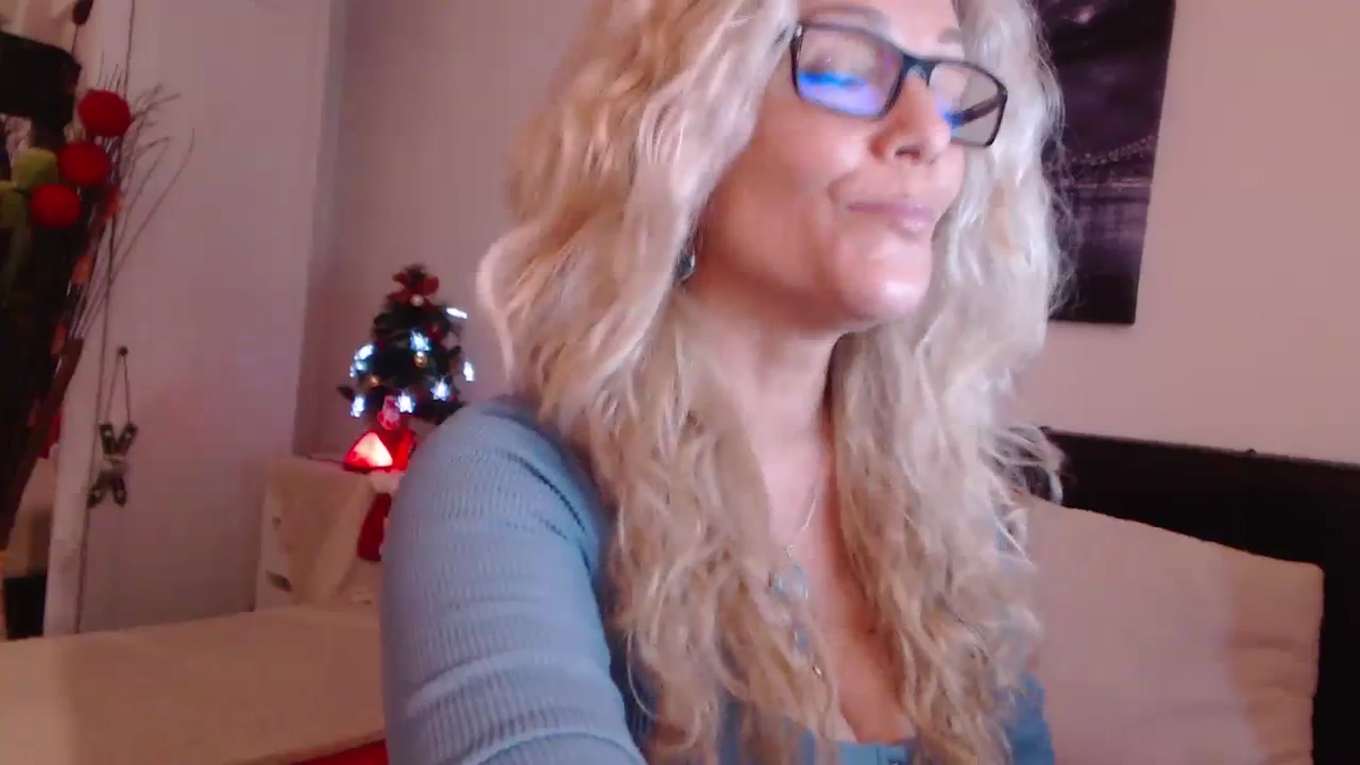 Gallery image thumbnail from Reeya71's myfreecams stream on, 12/19/2023, 06:43 image 16 of 20