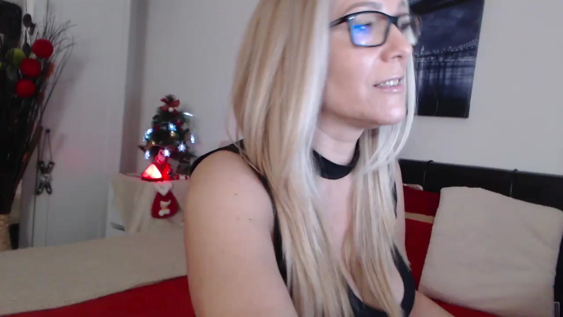 Gallery image thumbnail from Reeya71's myfreecams stream on, 12/29/2023, 05:30 image 6 of 20