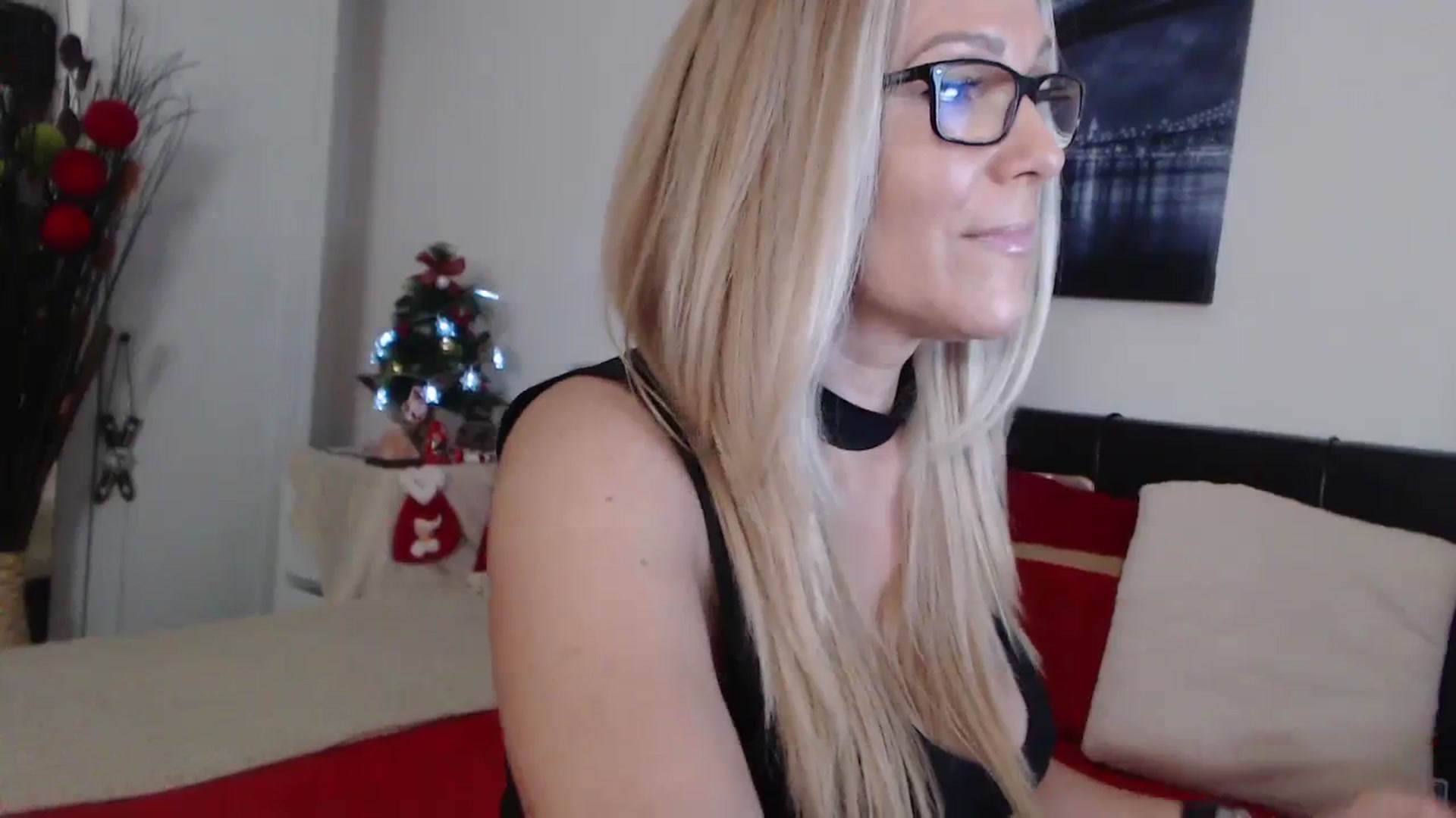 Gallery image thumbnail from Reeya71's myfreecams stream on, 12/29/2023, 05:30 image 11 of 20