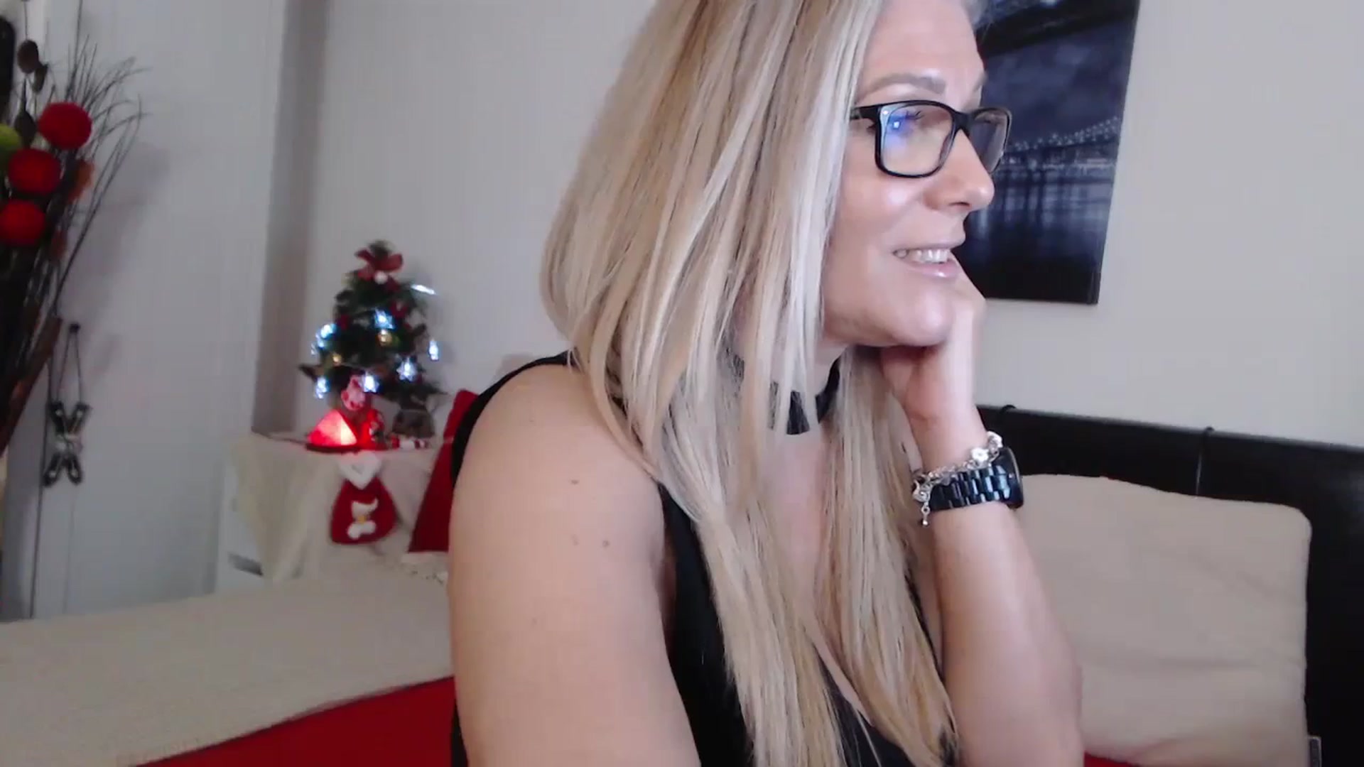 Gallery image thumbnail from Reeya71's myfreecams stream on, 12/29/2023, 07:58 image 3 of 20