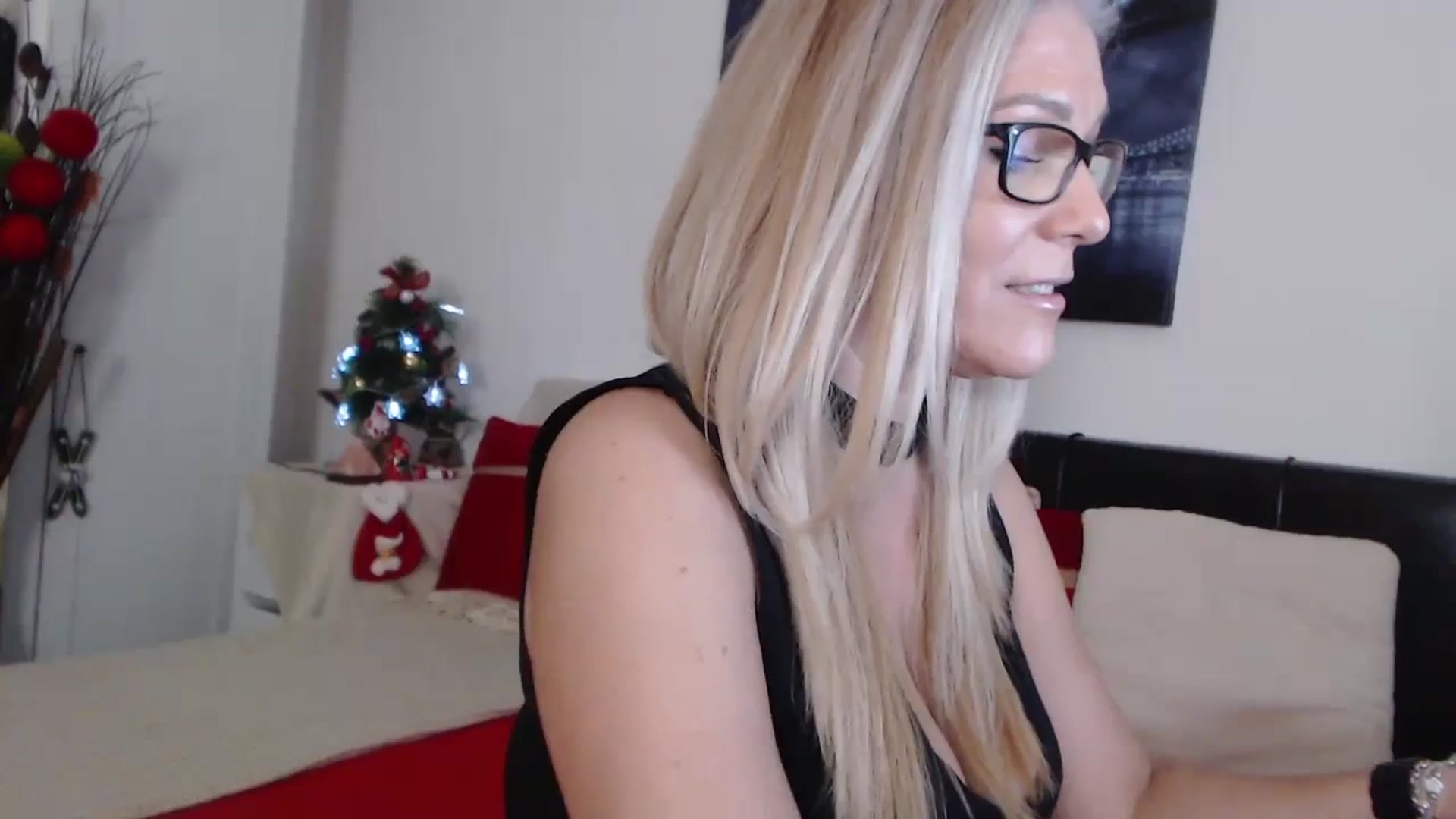 Gallery image thumbnail from Reeya71's myfreecams stream on, 12/29/2023, 07:58 image 2 of 20