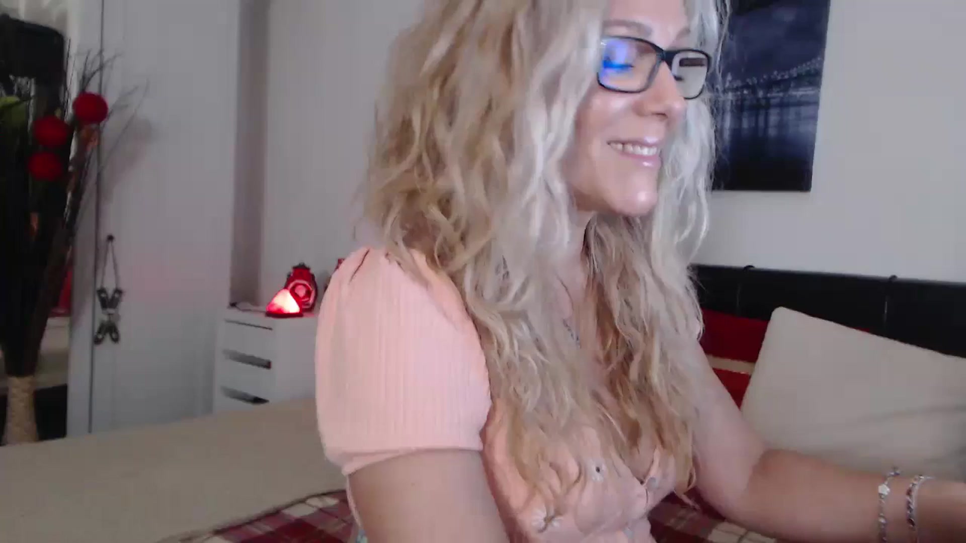 Gallery image thumbnail from Reeya71's myfreecams stream on, 01/13/2024, 02:09 image 16 of 20