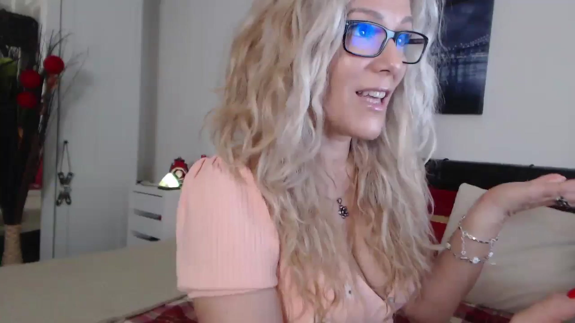 Gallery image thumbnail from Reeya71's myfreecams stream on, 01/13/2024, 02:09 image 2 of 20