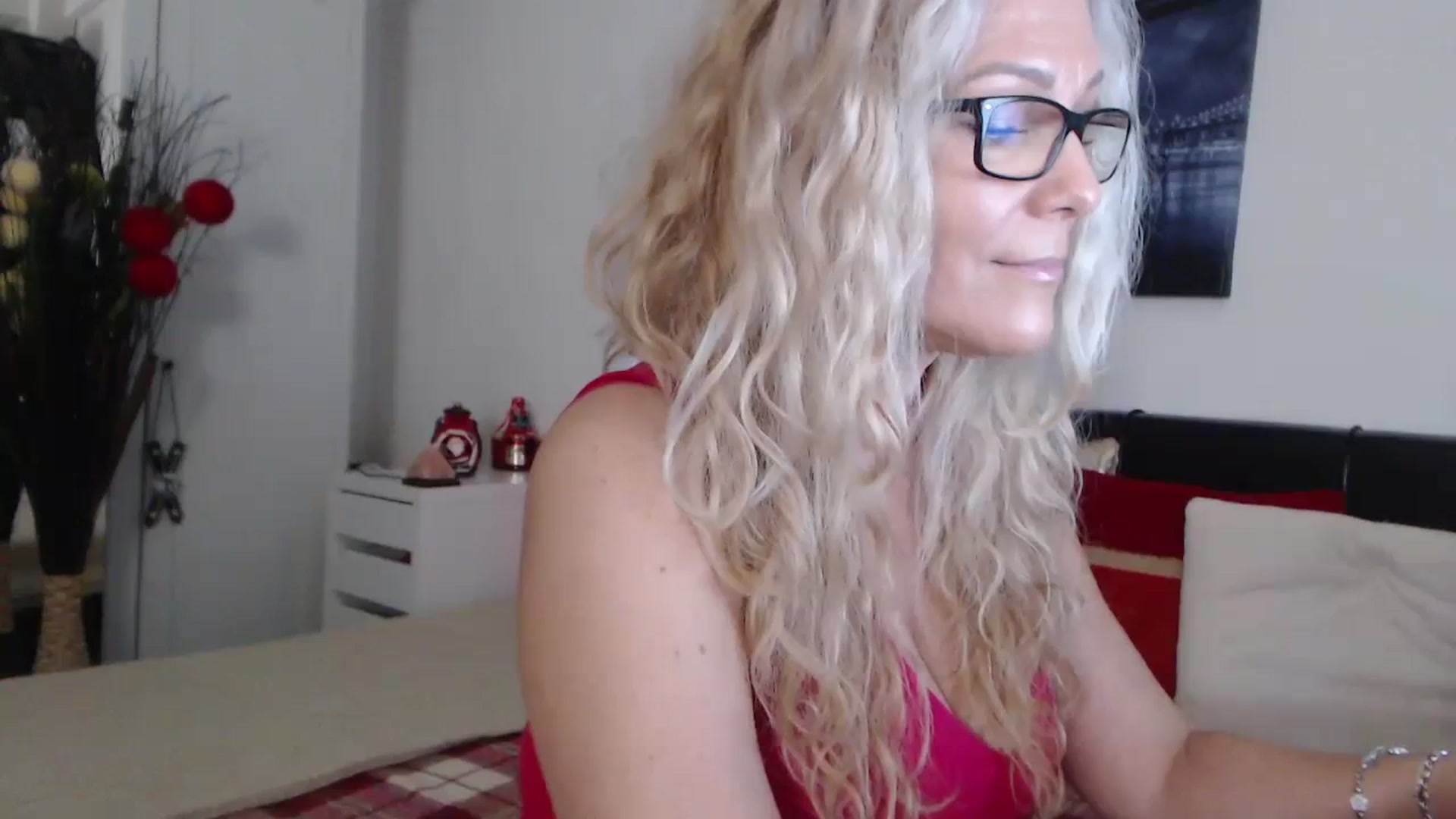 Gallery image thumbnail from Reeya71's myfreecams stream on, 01/19/2024, 06:43 image 13 of 20