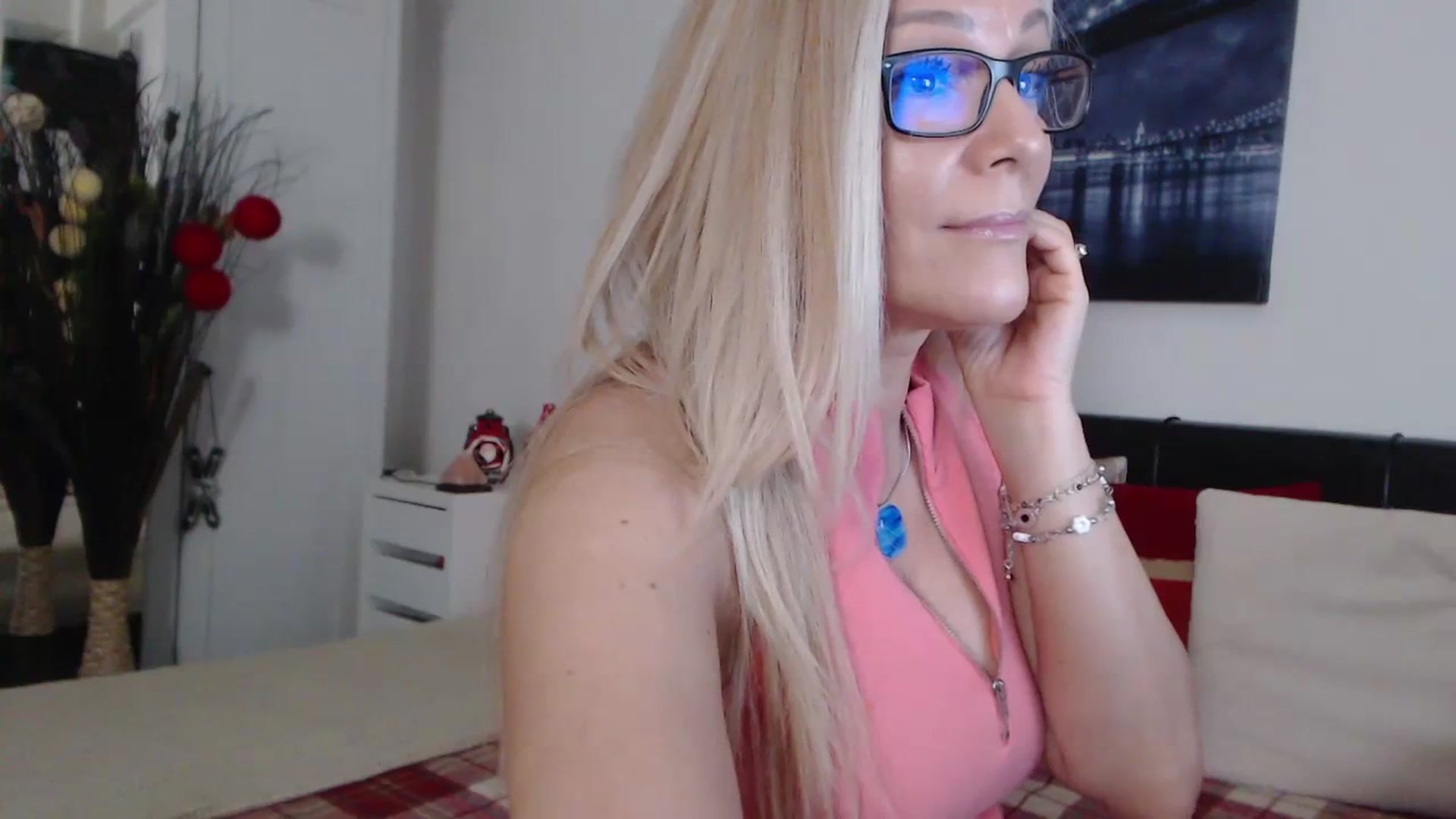 Gallery image thumbnail from Reeya71's myfreecams stream on, 01/20/2024, 06:47 image 12 of 20