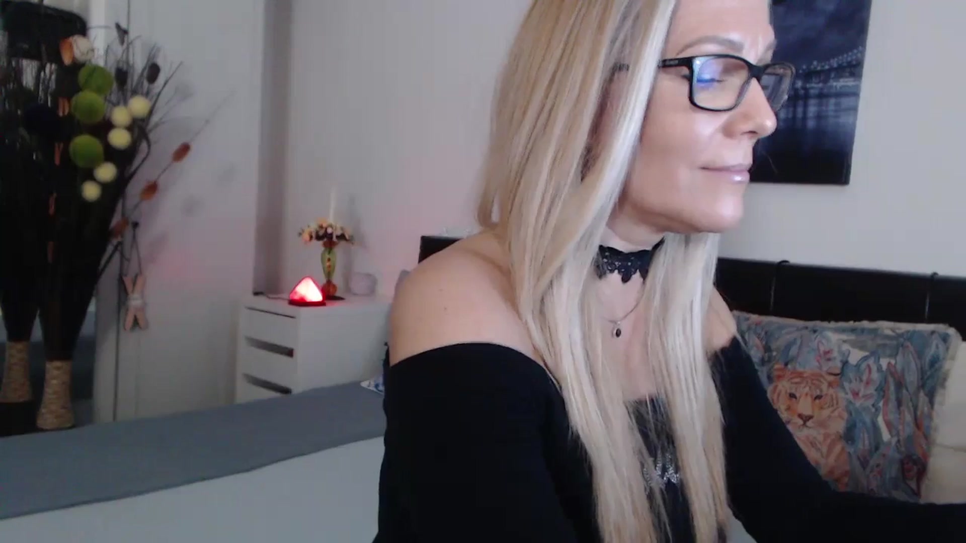 Gallery image thumbnail from Reeya71's myfreecams stream on, 01/24/2024, 04:51 image 15 of 20