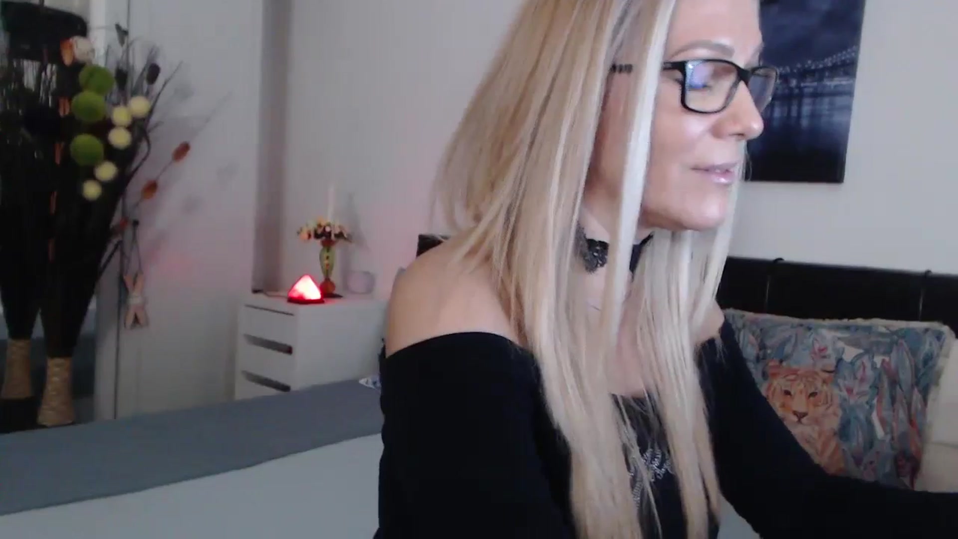 Gallery image thumbnail from Reeya71's myfreecams stream on, 01/24/2024, 04:51 image 12 of 20