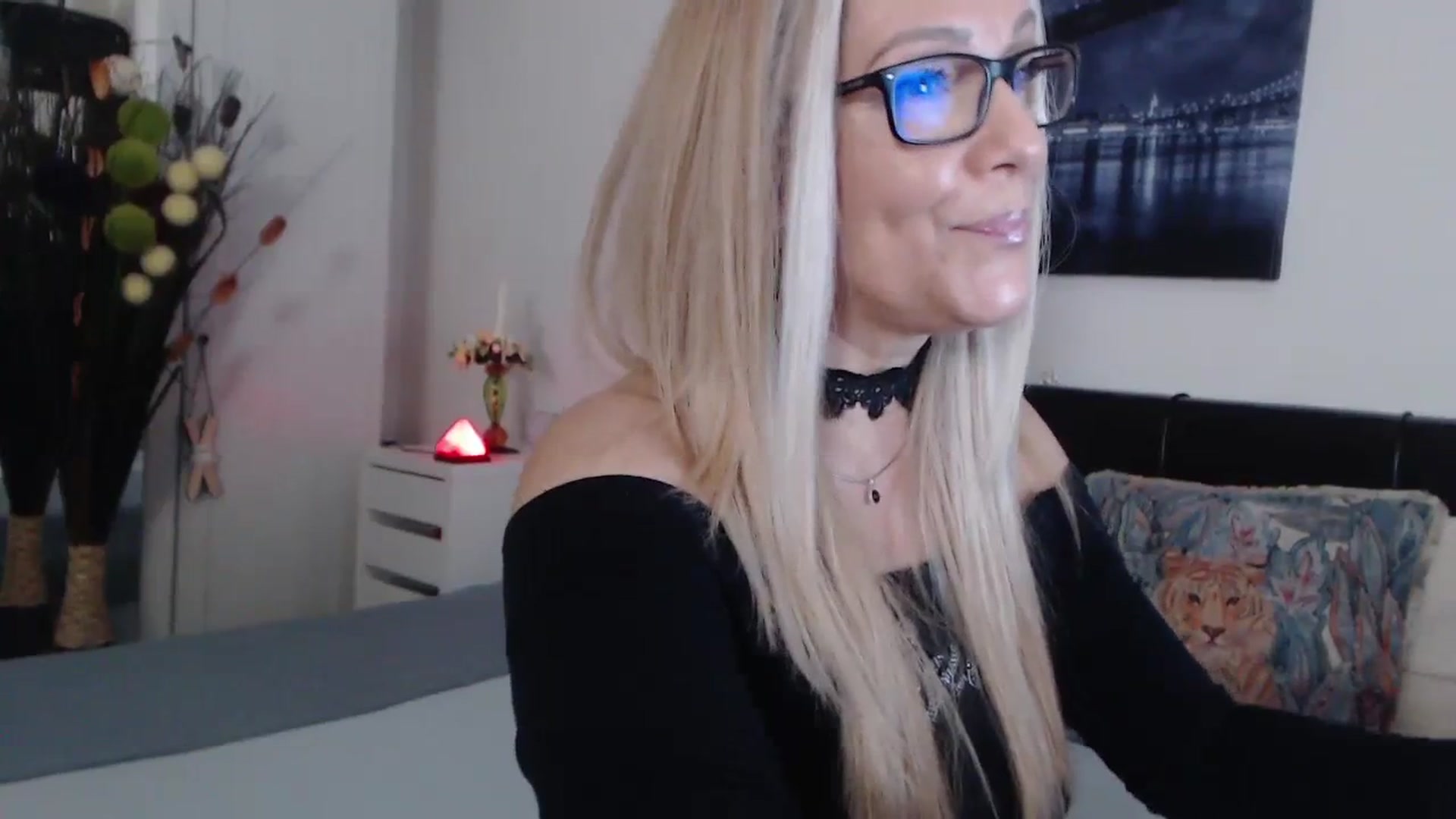 Gallery image thumbnail from Reeya71's myfreecams stream on, 01/24/2024, 04:51 image 10 of 20