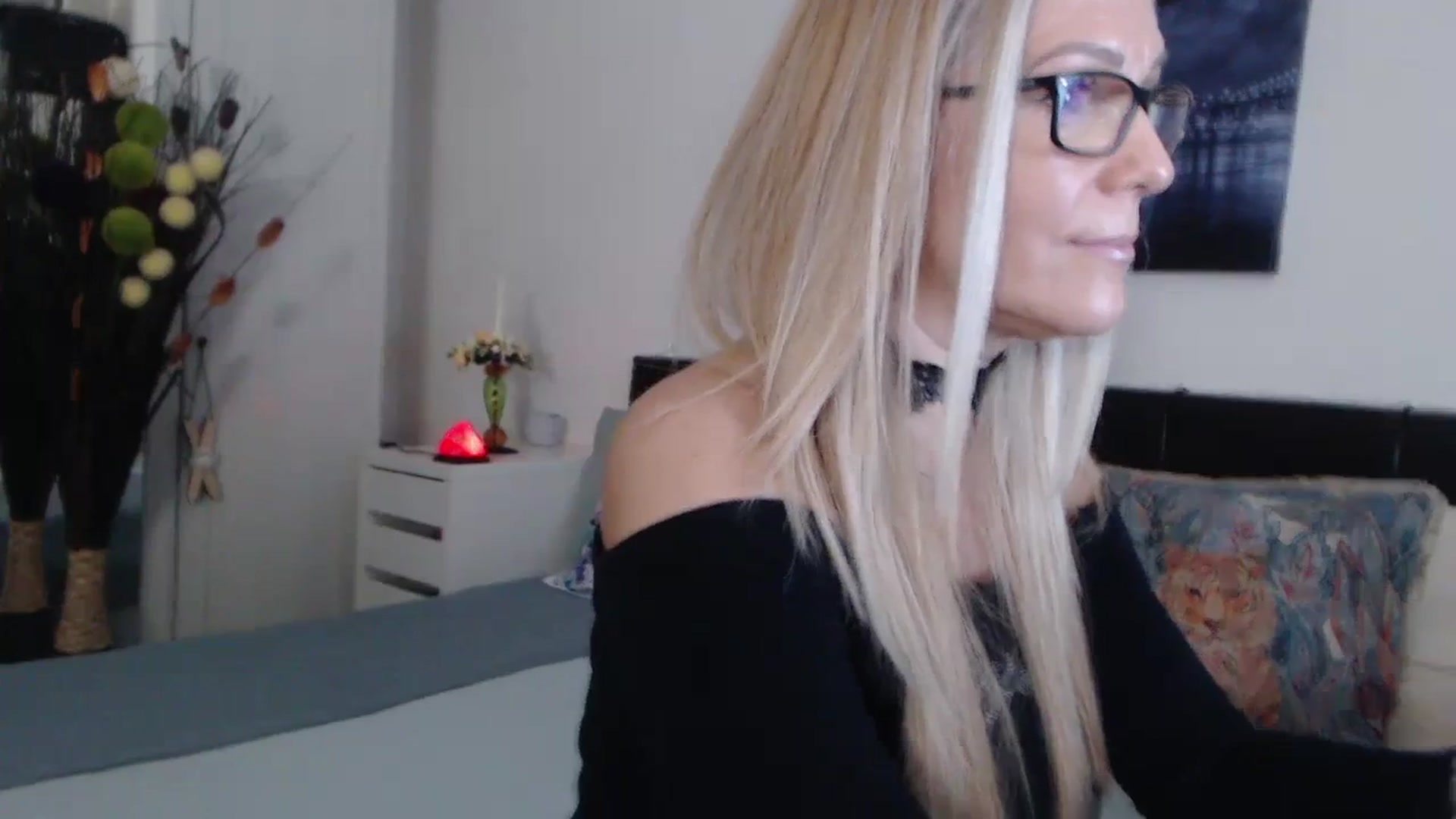 Gallery image thumbnail from Reeya71's myfreecams stream on, 01/24/2024, 04:51 image 9 of 20