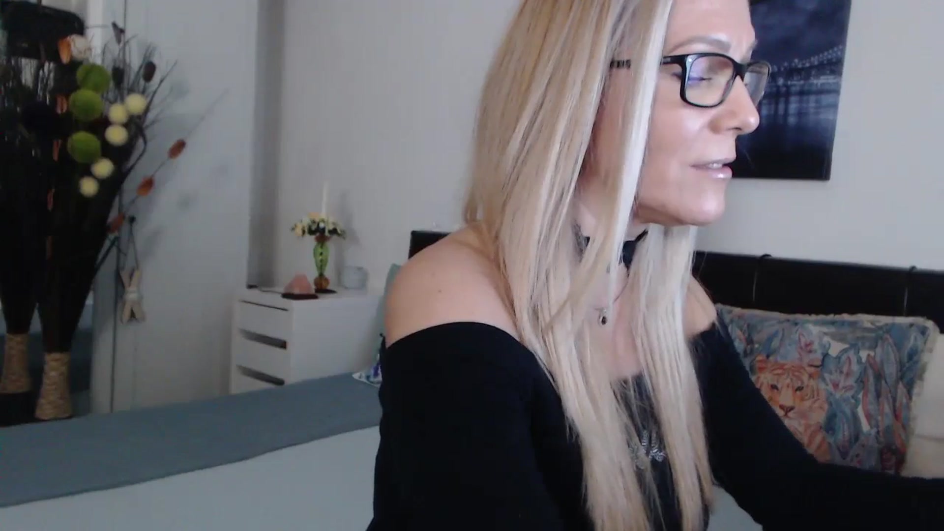 Gallery image thumbnail from Reeya71's myfreecams stream on, 01/24/2024, 04:51 image 16 of 20
