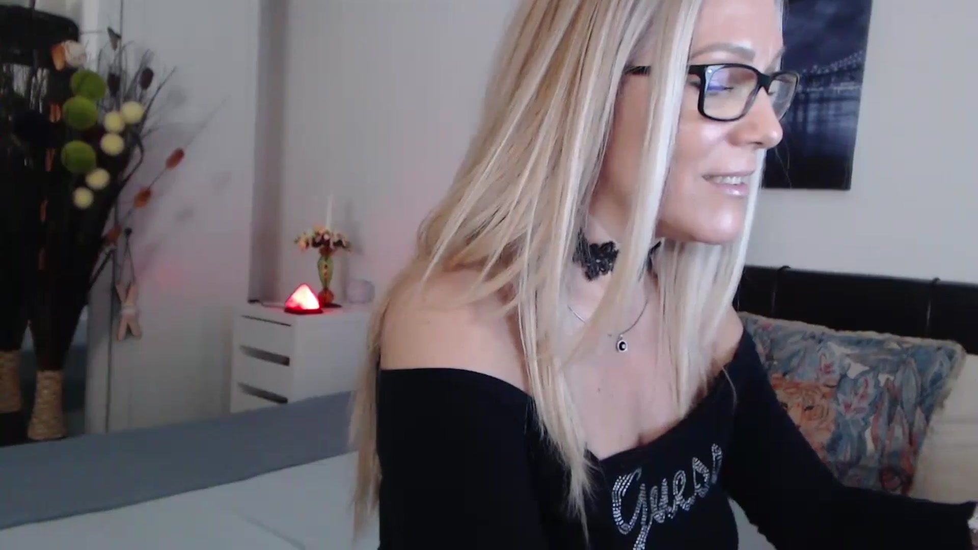 Gallery image thumbnail from Reeya71's myfreecams stream on, 01/24/2024, 05:56 image 9 of 20