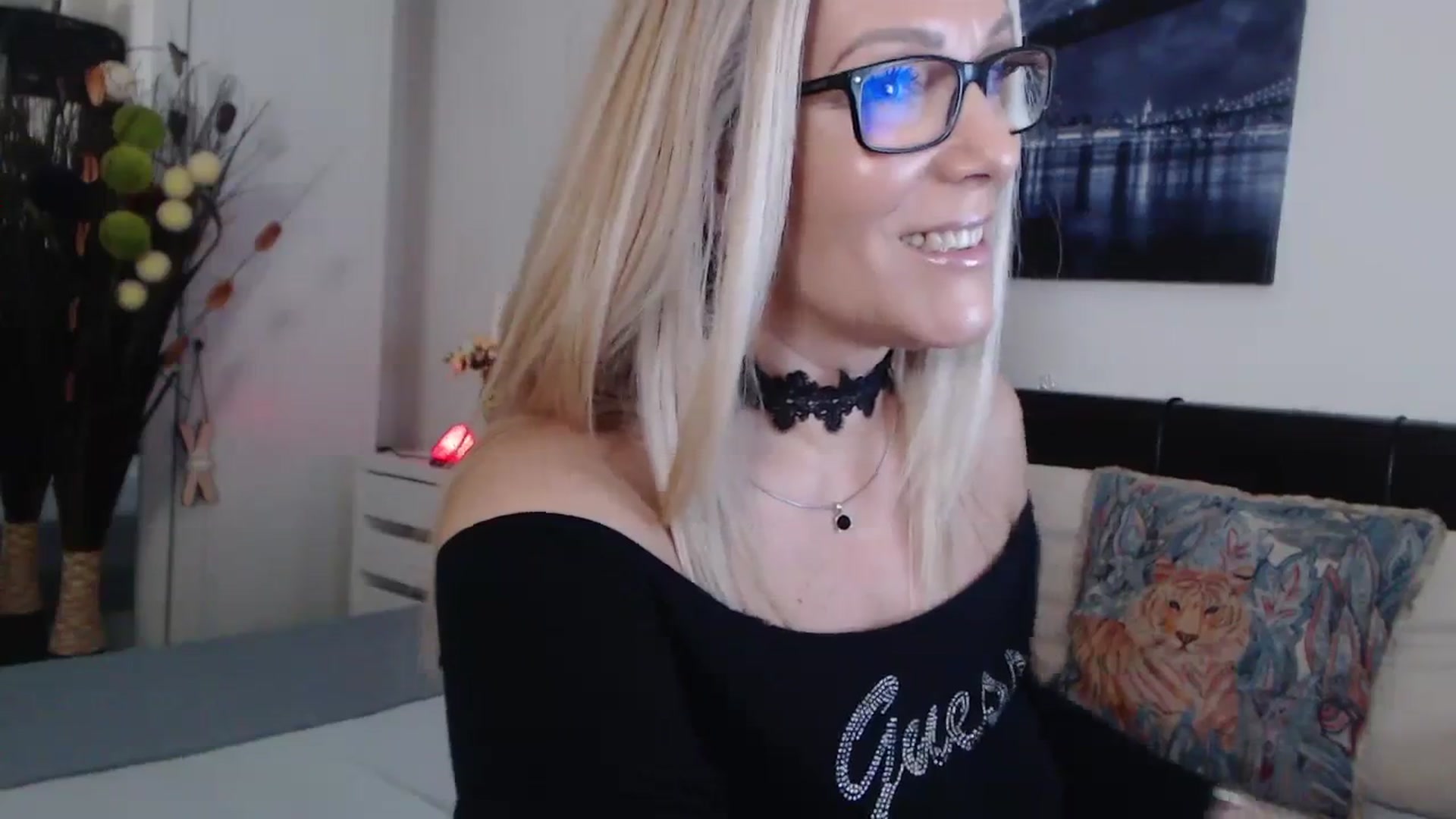 Gallery image thumbnail from Reeya71's myfreecams stream on, 01/24/2024, 05:56 image 12 of 20