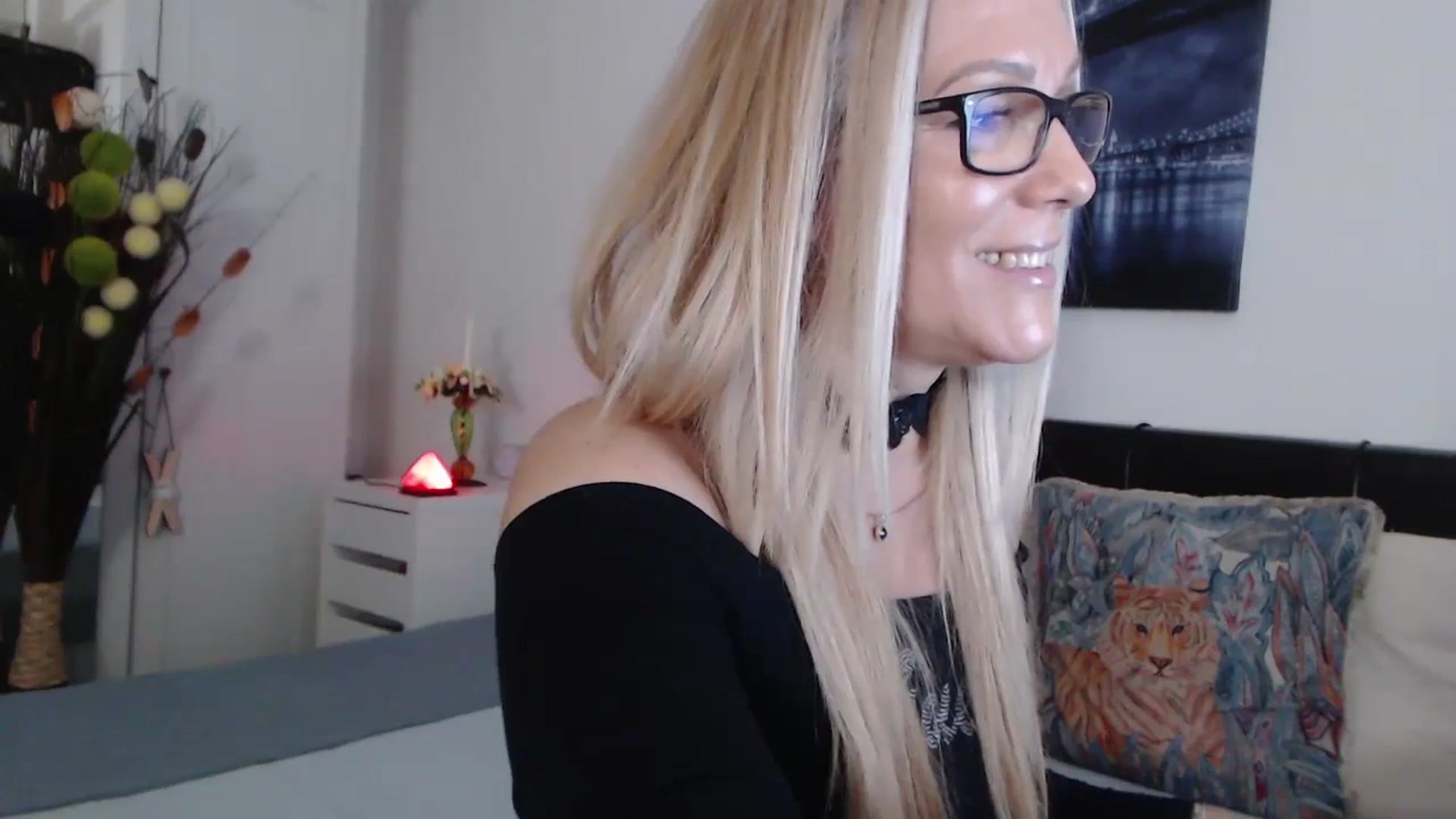 Gallery image thumbnail from Reeya71's myfreecams stream on, 01/24/2024, 07:16 image 14 of 20
