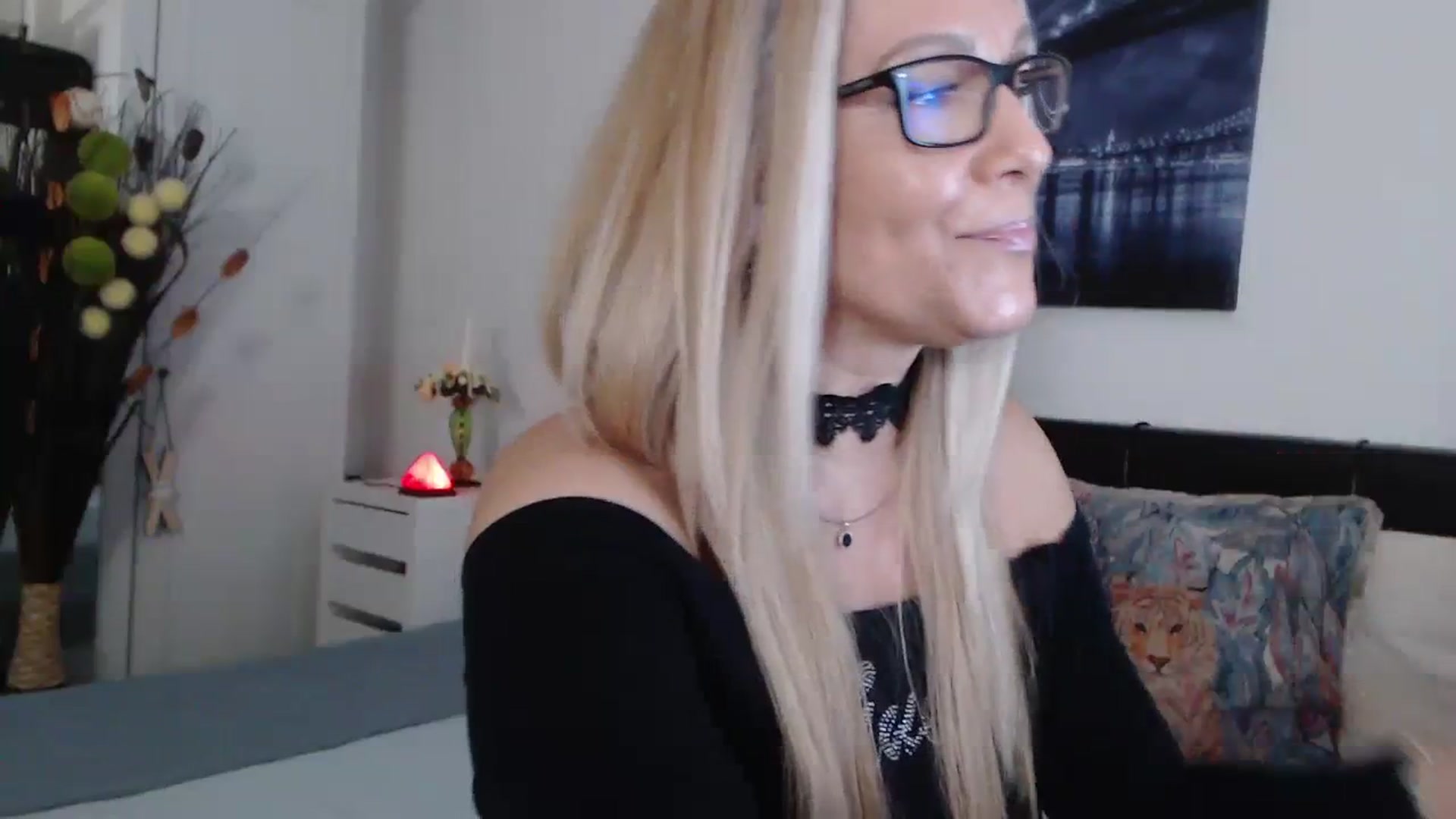 Gallery image thumbnail from Reeya71's myfreecams stream on, 01/24/2024, 07:16 image 10 of 20