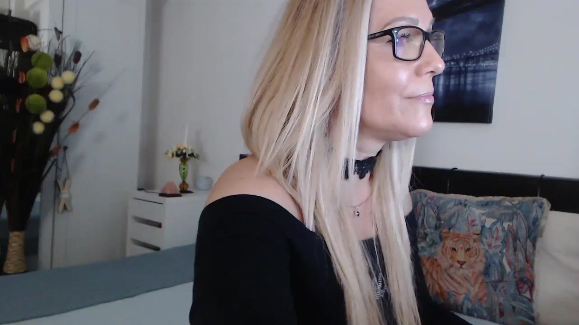 Gallery image thumbnail from Reeya71's myfreecams stream on, 01/24/2024, 07:16 image 3 of 20