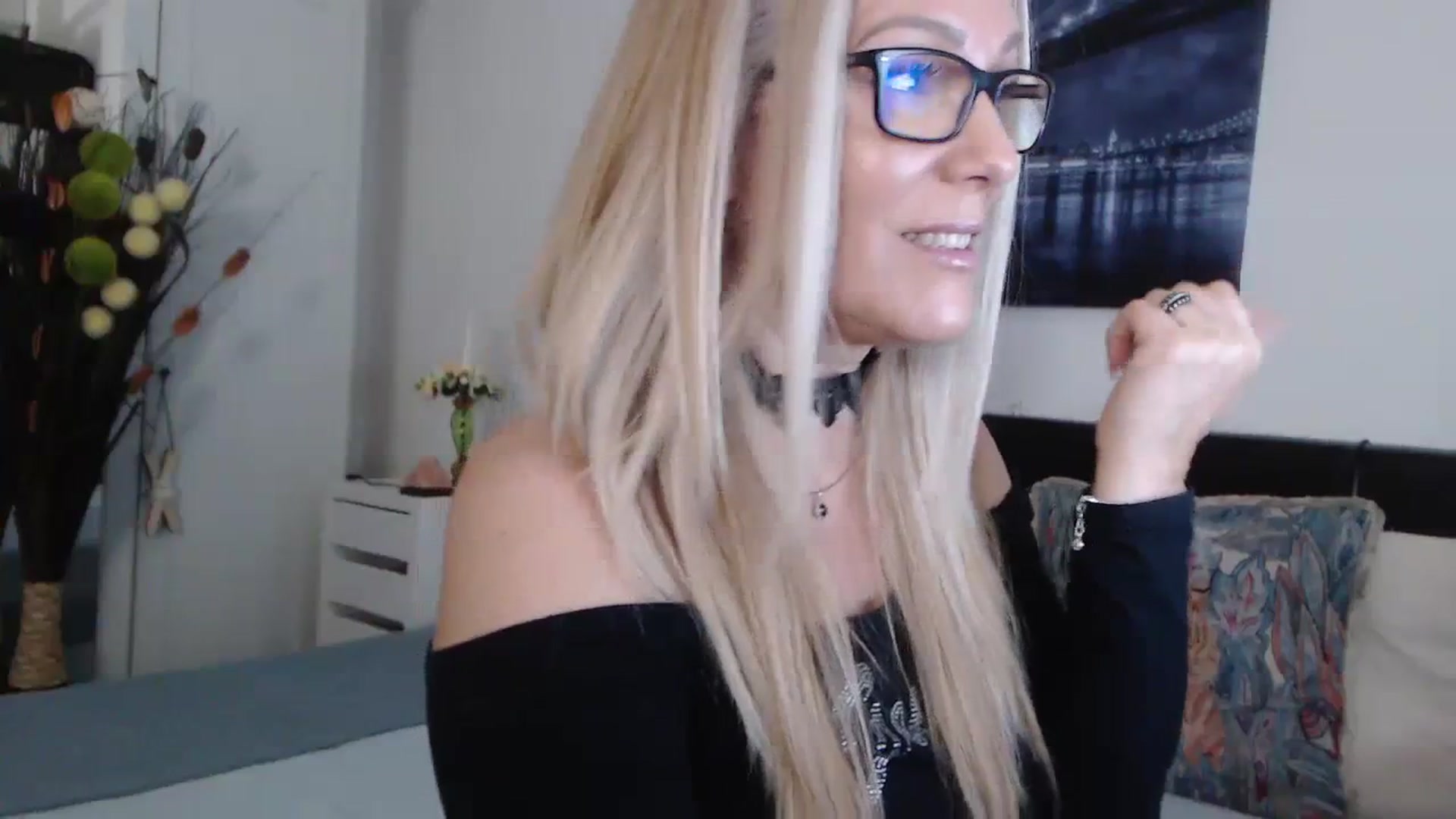 Gallery image thumbnail from Reeya71's myfreecams stream on, 01/24/2024, 07:16 image 17 of 20