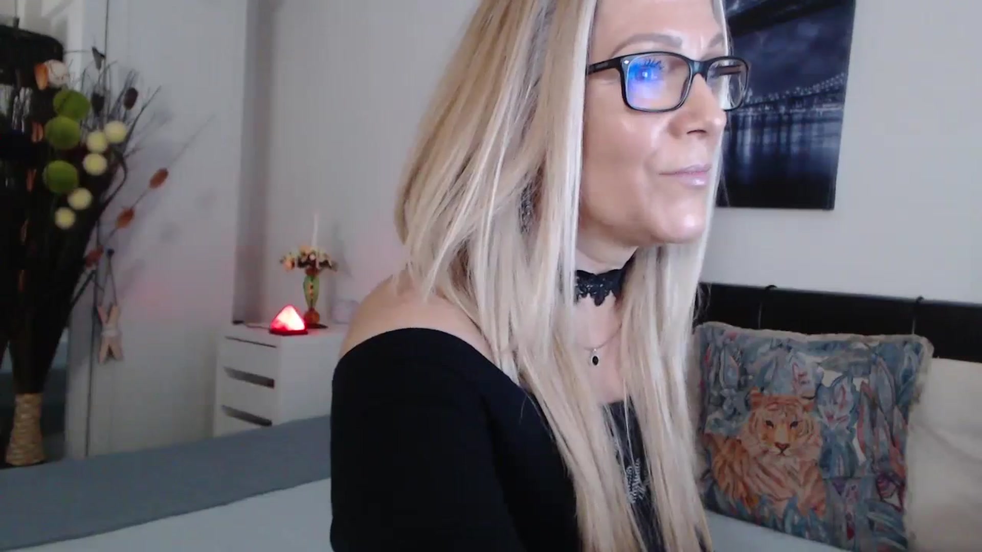 Gallery image thumbnail from Reeya71's myfreecams stream on, 01/24/2024, 07:16 image 2 of 20