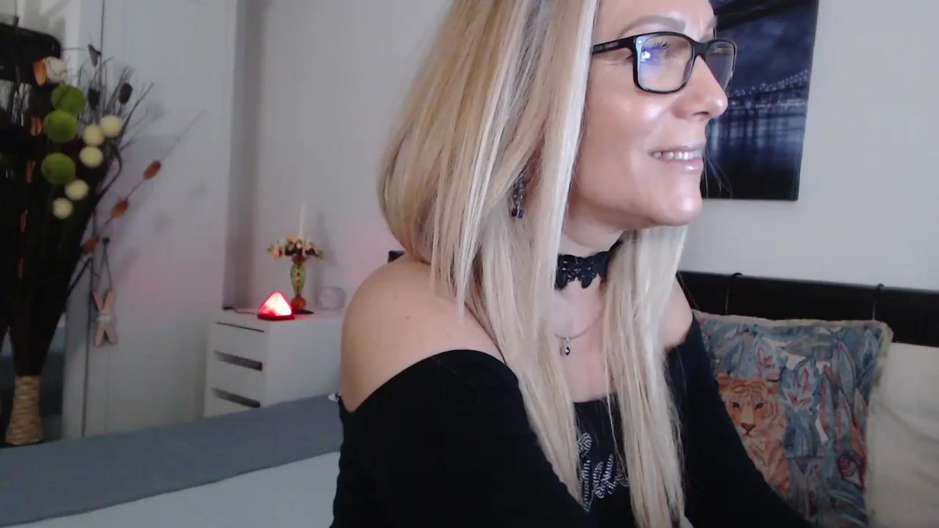 Gallery image thumbnail from Reeya71's myfreecams stream on, 01/24/2024, 07:16 image 7 of 20