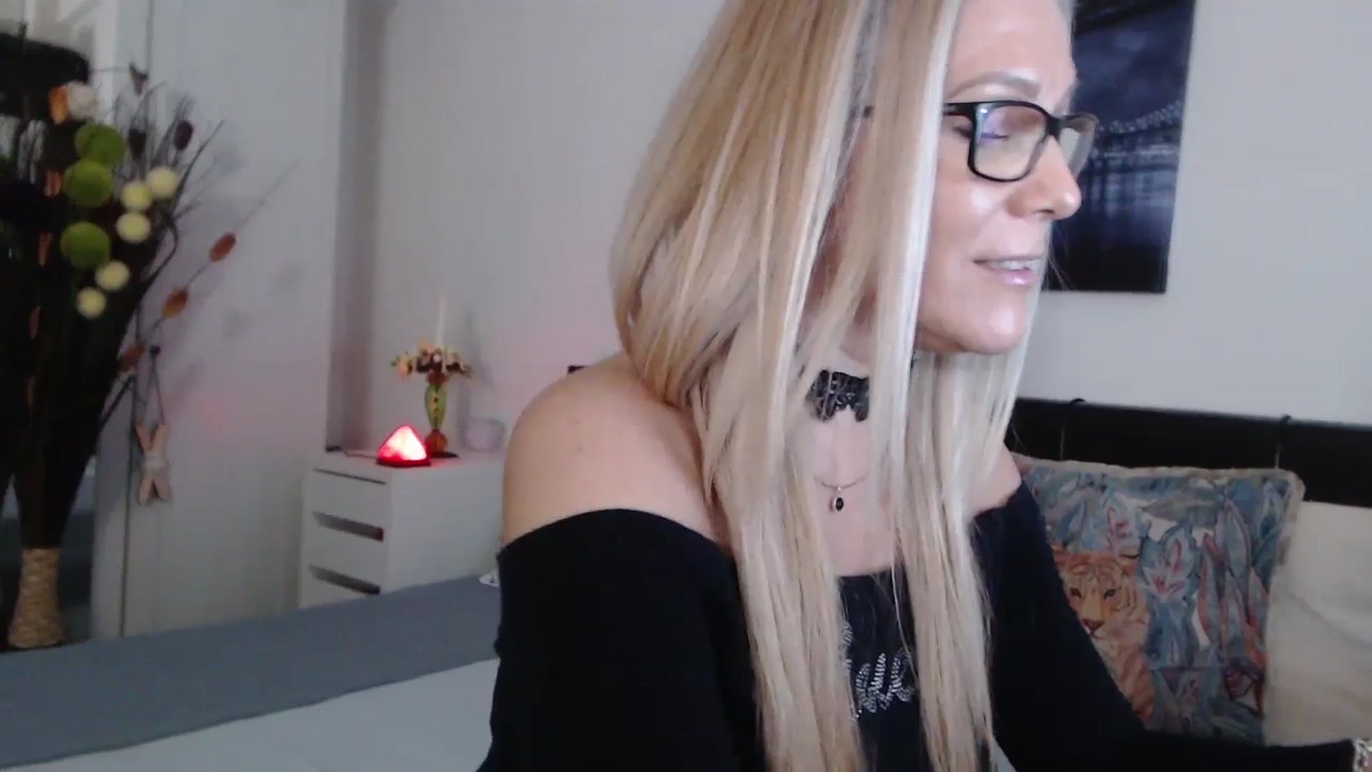 Gallery image thumbnail from Reeya71's myfreecams stream on, 01/24/2024, 07:16 image 8 of 20