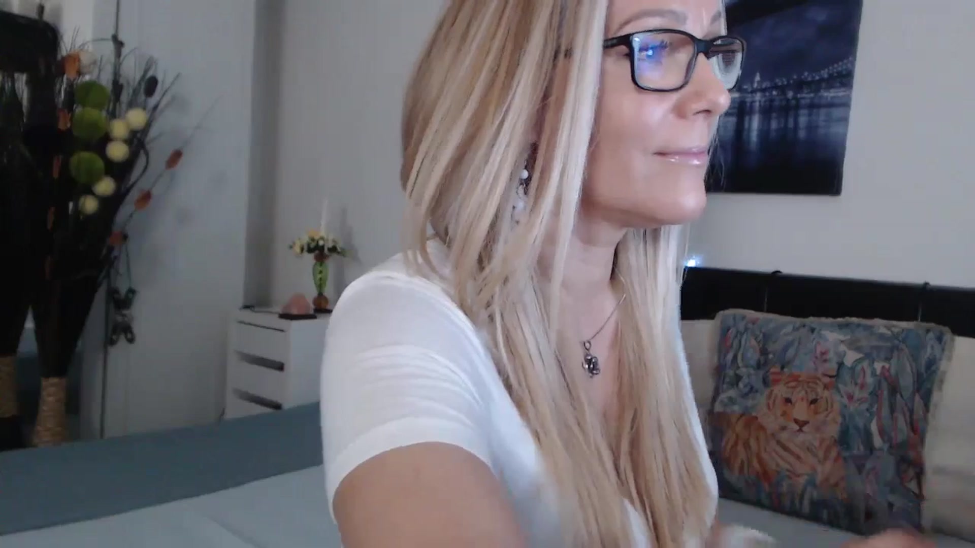 Gallery image thumbnail from Reeya71's myfreecams stream on, 01/26/2024, 05:08 image 10 of 20