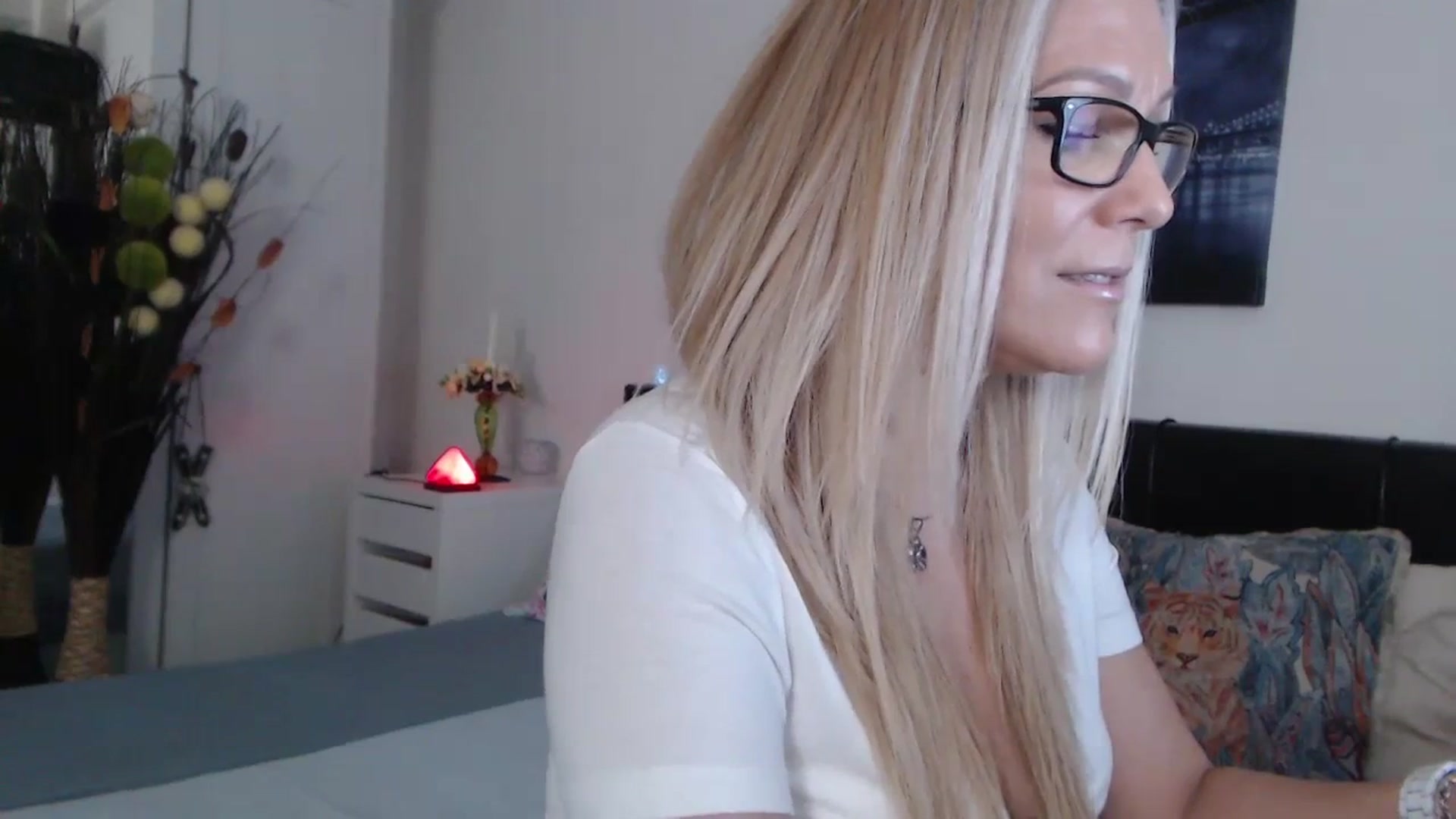 Gallery image thumbnail from Reeya71's myfreecams stream on, 01/26/2024, 07:53 image 9 of 20