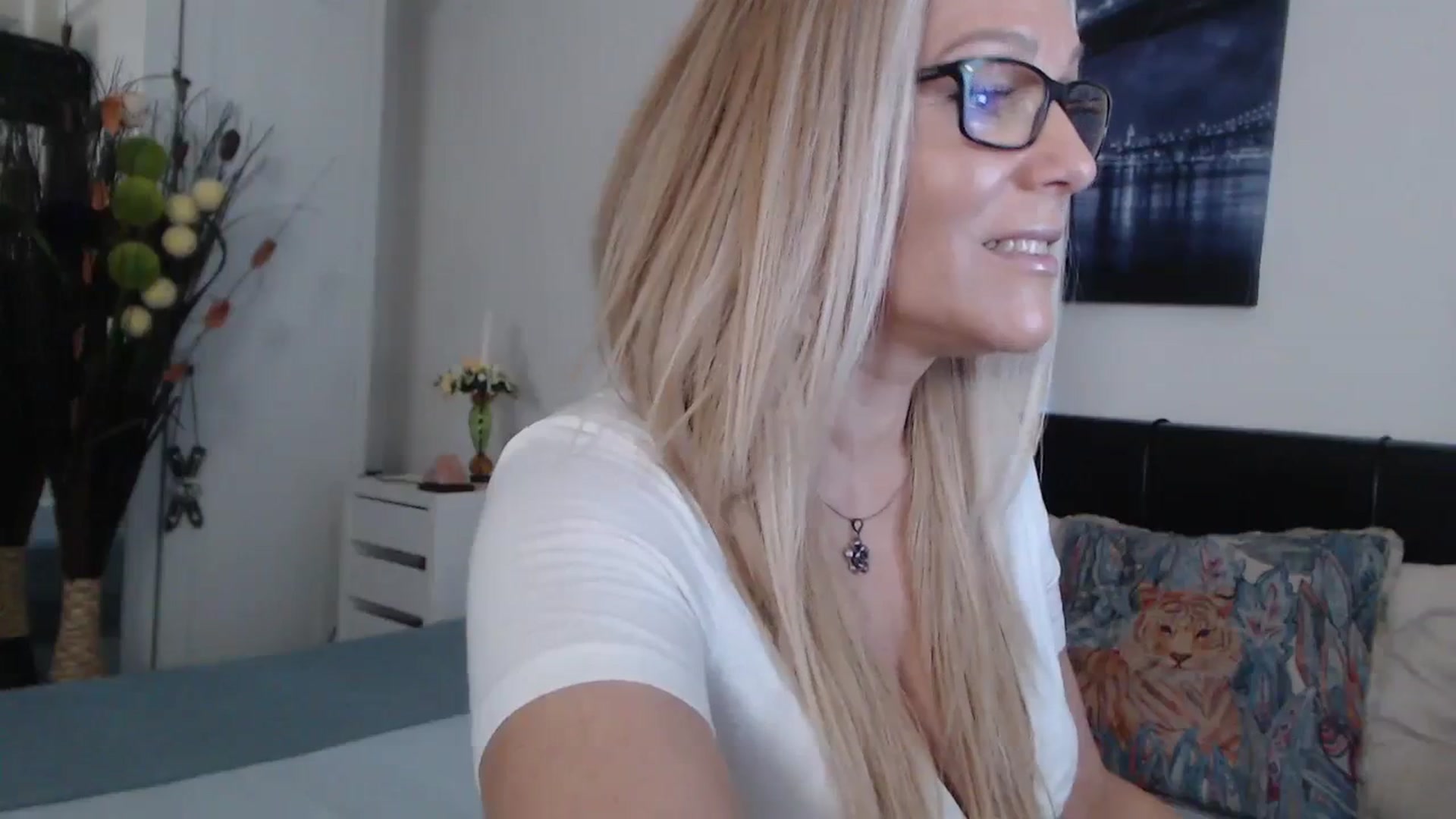 Gallery image thumbnail from Reeya71's myfreecams stream on, 01/26/2024, 07:53 image 3 of 20