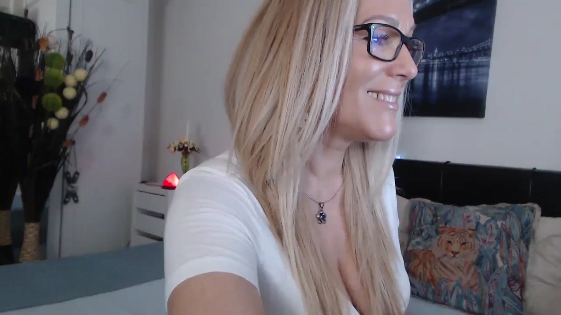 Gallery image thumbnail from Reeya71's myfreecams stream on, 01/26/2024, 07:53 image 2 of 20