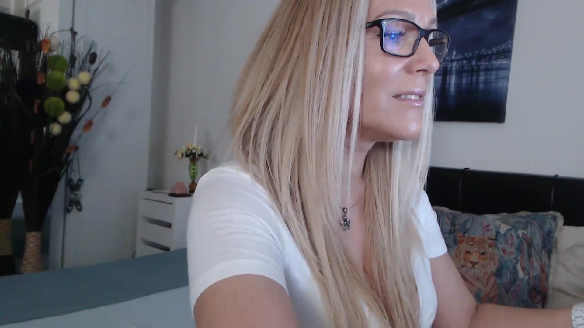 Gallery image thumbnail from Reeya71's myfreecams stream on, 01/26/2024, 07:53 image 15 of 20