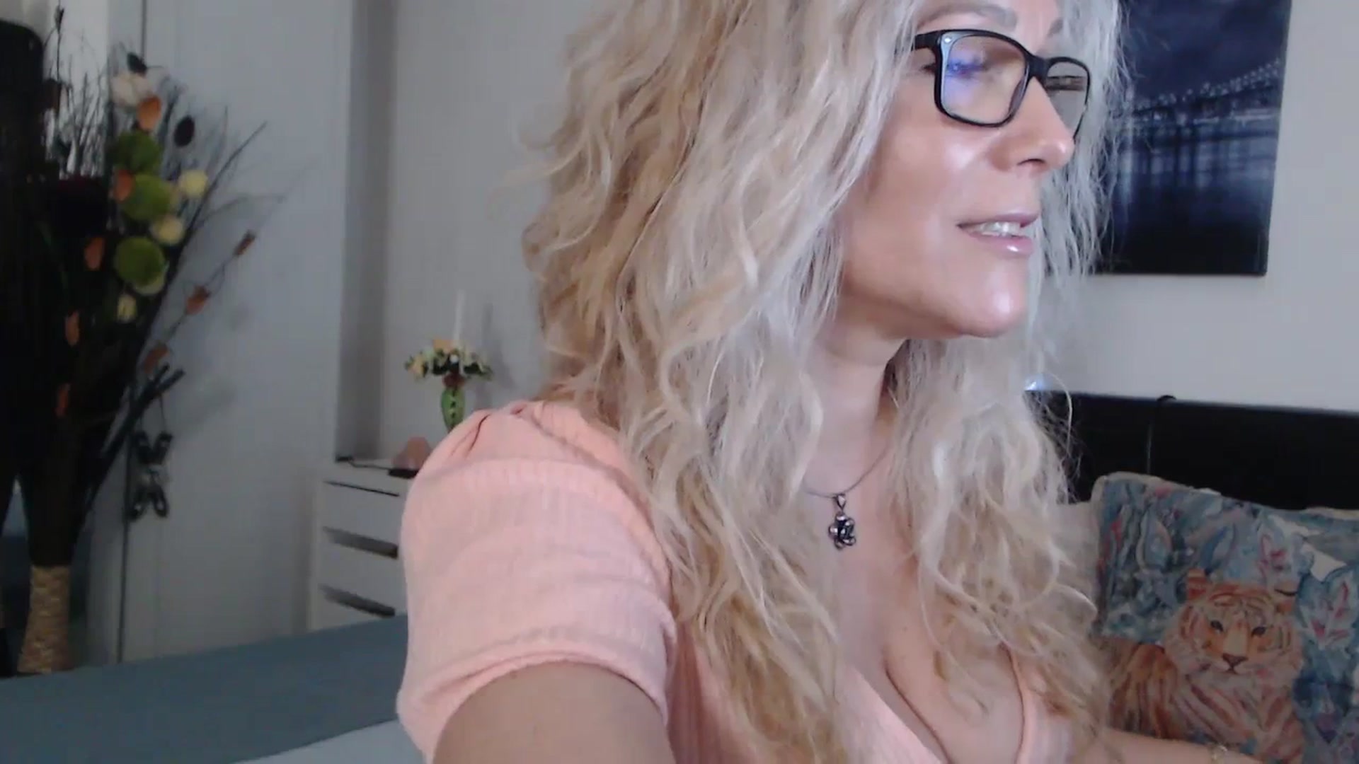 Gallery image thumbnail from Reeya71's myfreecams stream on, 01/31/2024, 05:43 image 17 of 20