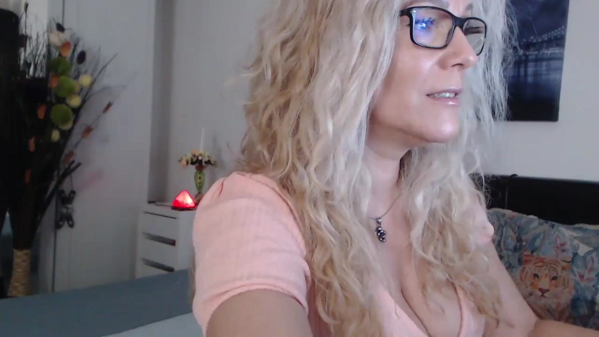 Gallery image thumbnail from Reeya71's myfreecams stream on, 01/31/2024, 05:43 image 7 of 20