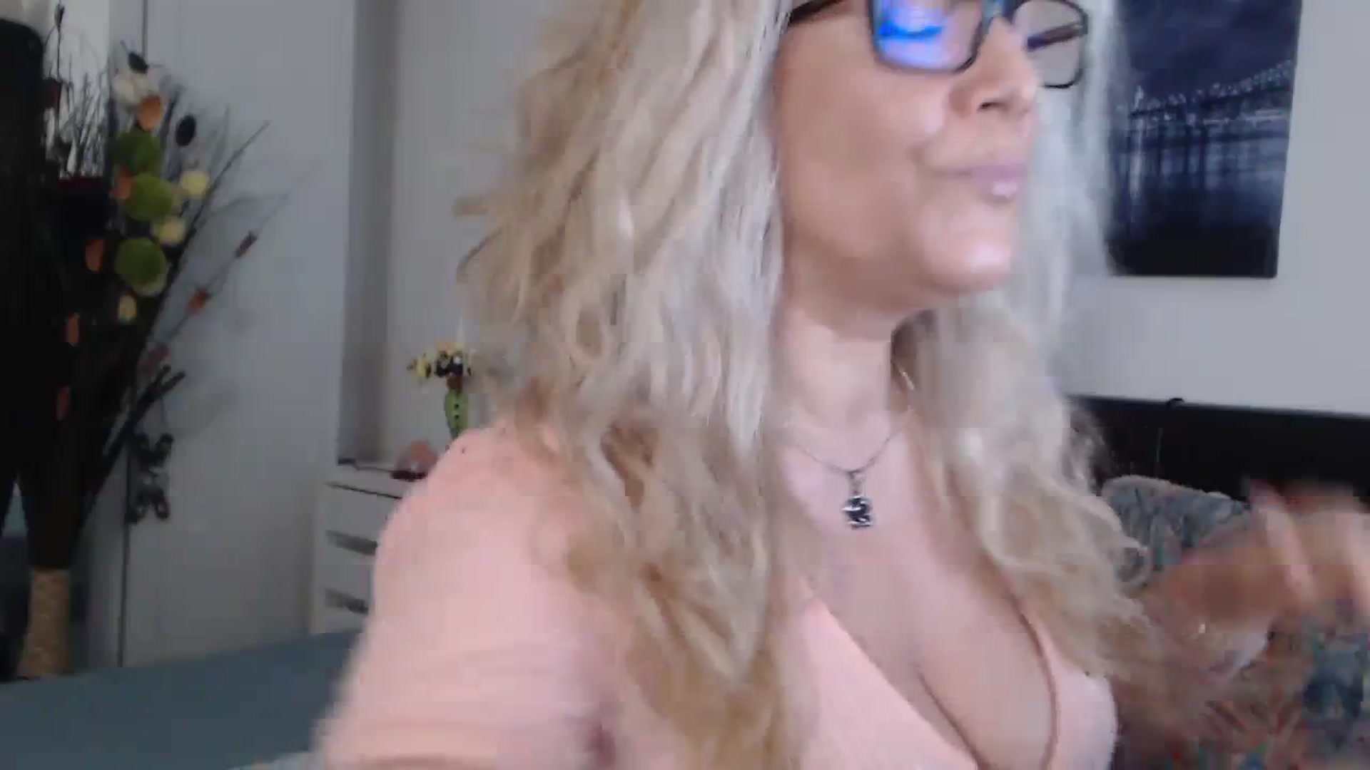 Gallery image thumbnail from Reeya71's myfreecams stream on, 01/31/2024, 05:43 image 10 of 20