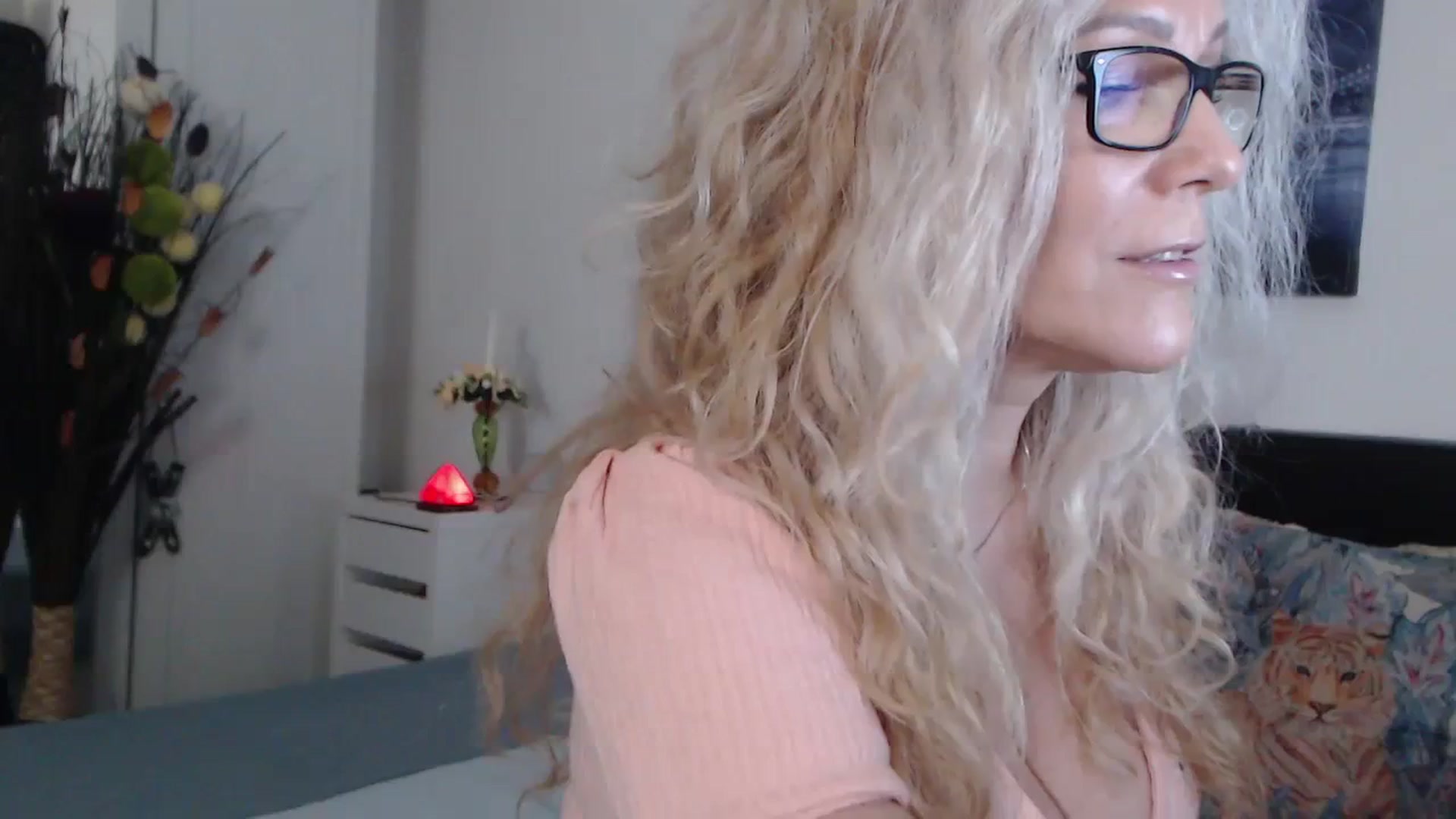 Gallery image thumbnail from Reeya71's myfreecams stream on, 01/31/2024, 05:43 image 6 of 20