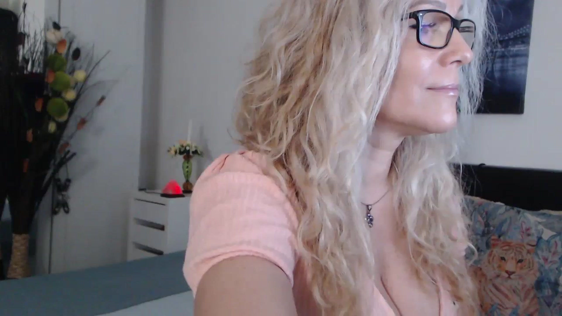 Gallery image thumbnail from Reeya71's myfreecams stream on, 01/31/2024, 05:43 image 13 of 20