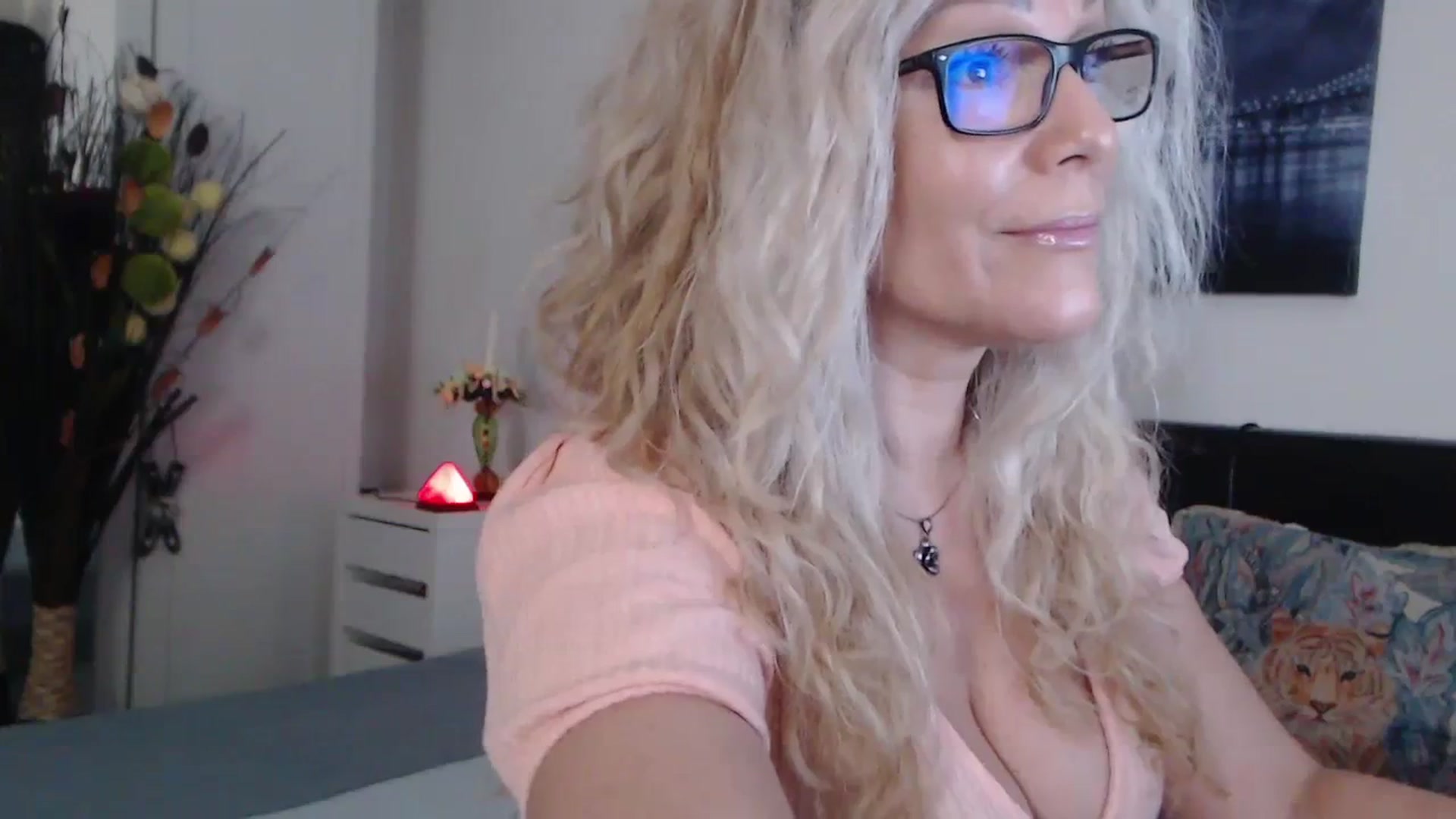 Gallery image thumbnail from Reeya71's myfreecams stream on, 01/31/2024, 05:43 image 14 of 20