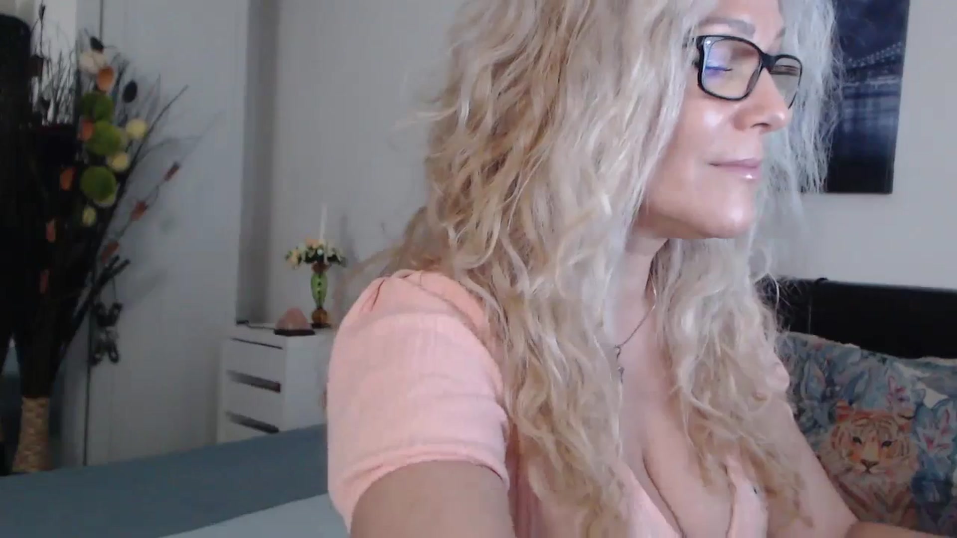 Gallery image thumbnail from Reeya71's myfreecams stream on, 01/31/2024, 05:43 image 4 of 20