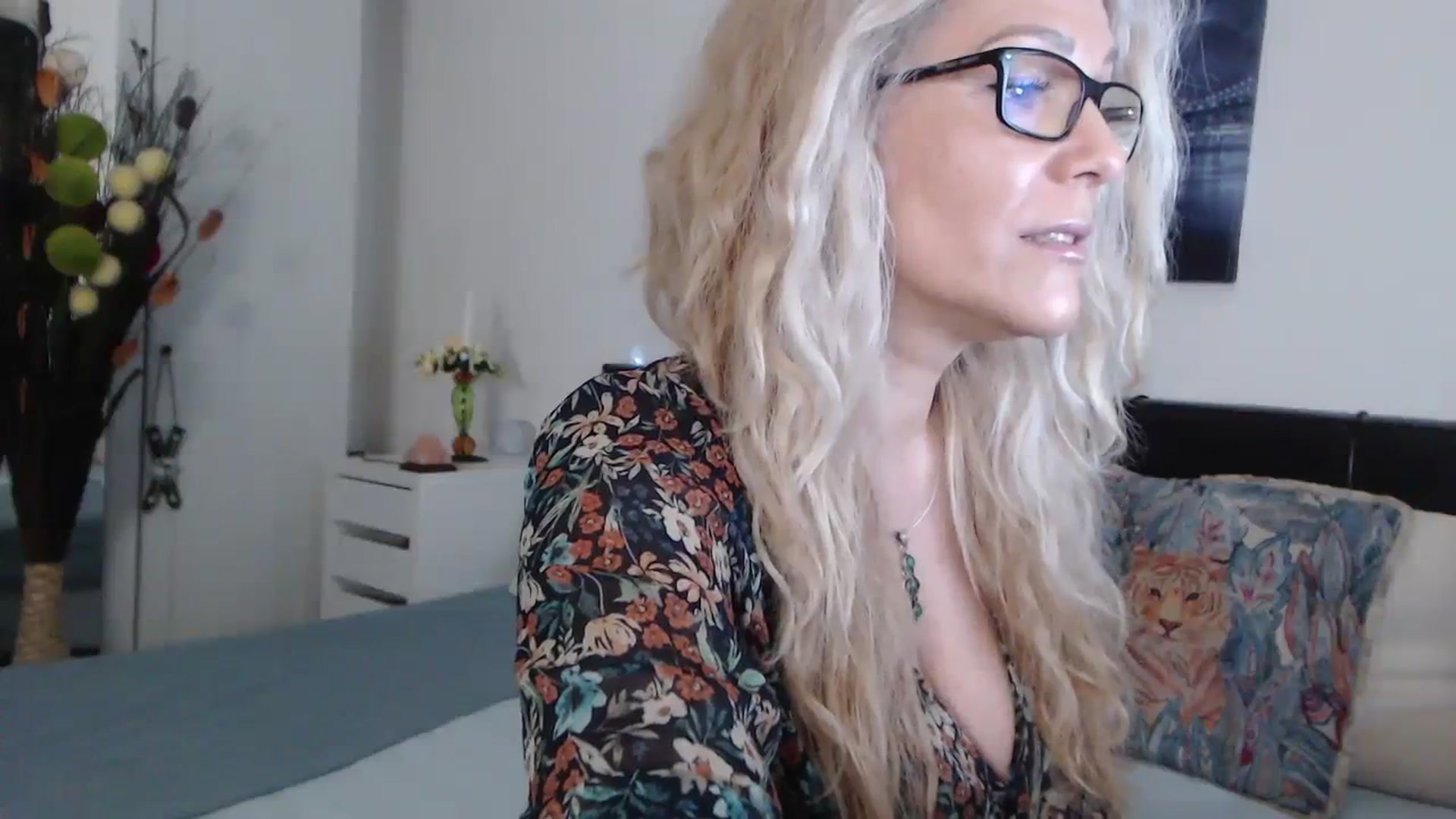 Gallery image thumbnail from Reeya71's myfreecams stream on, 02/02/2024, 07:25 image 6 of 20