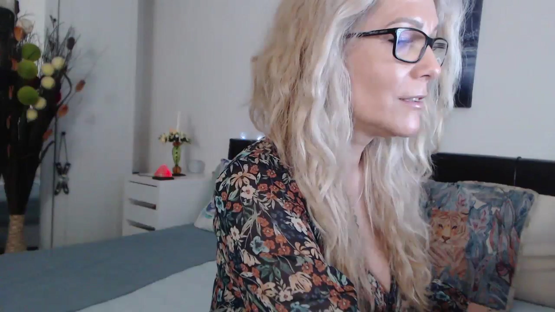 Gallery image thumbnail from Reeya71's myfreecams stream on, 02/02/2024, 07:25 image 12 of 20