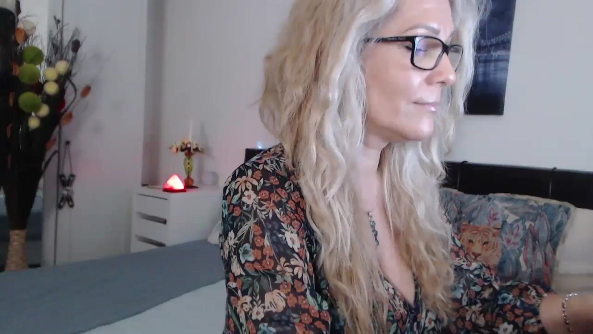 Gallery image thumbnail from Reeya71's myfreecams stream on, 02/02/2024, 07:25 image 15 of 20