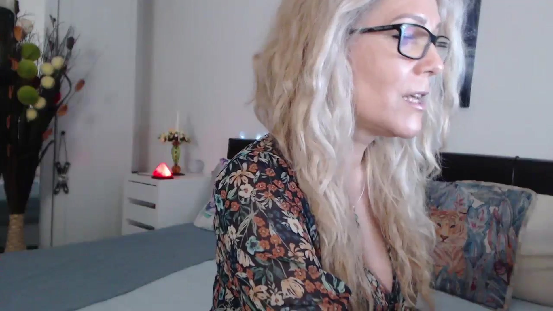 Gallery image thumbnail from Reeya71's myfreecams stream on, 02/02/2024, 07:25 image 4 of 20