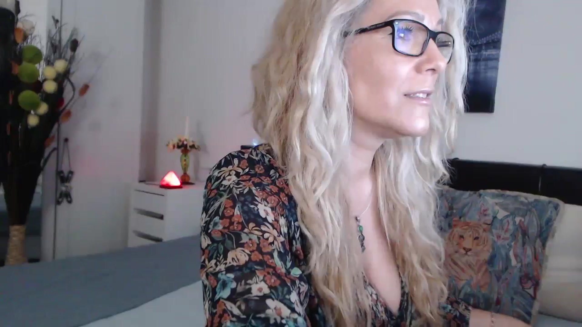 Gallery image thumbnail from Reeya71's myfreecams stream on, 02/02/2024, 07:25 image 9 of 20