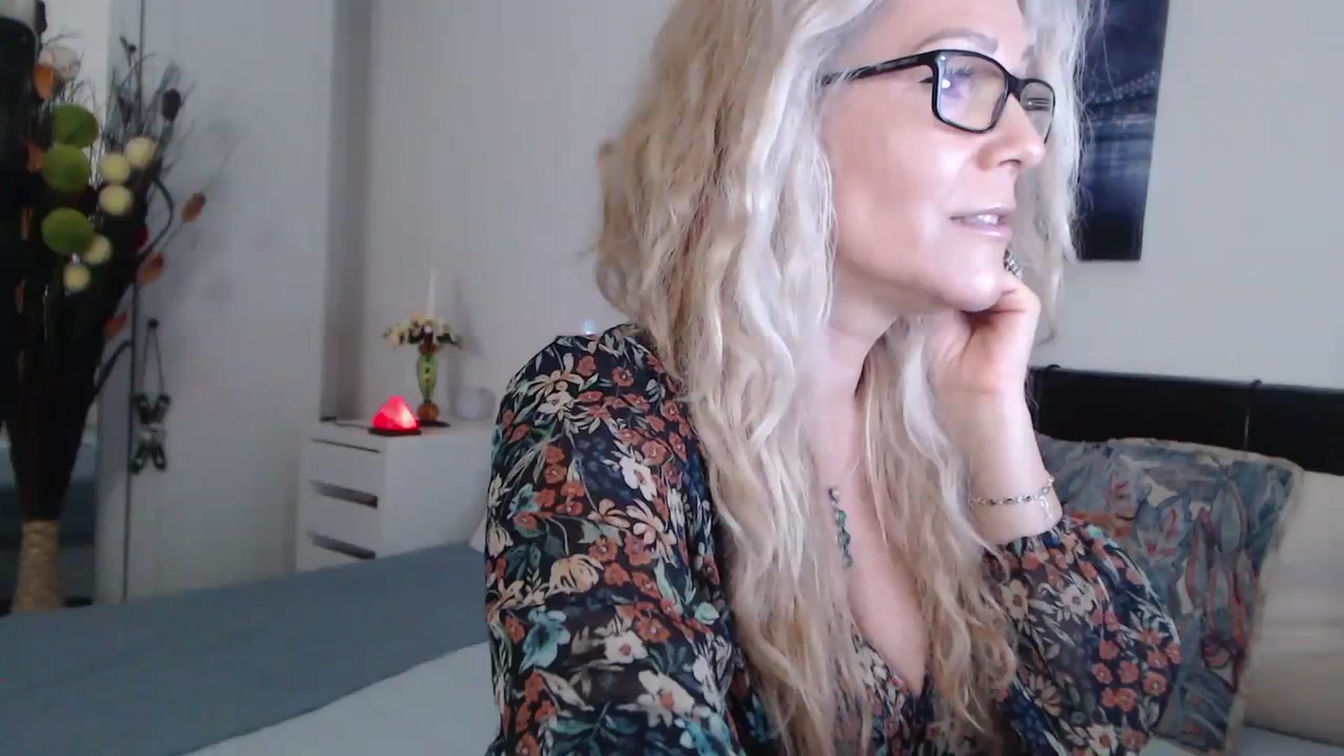 Gallery image thumbnail from Reeya71's myfreecams stream on, 02/02/2024, 07:25 image 8 of 20