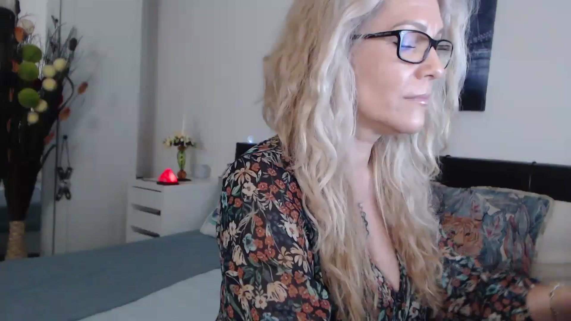 Gallery image thumbnail from Reeya71's myfreecams stream on, 02/02/2024, 07:25 image 10 of 20