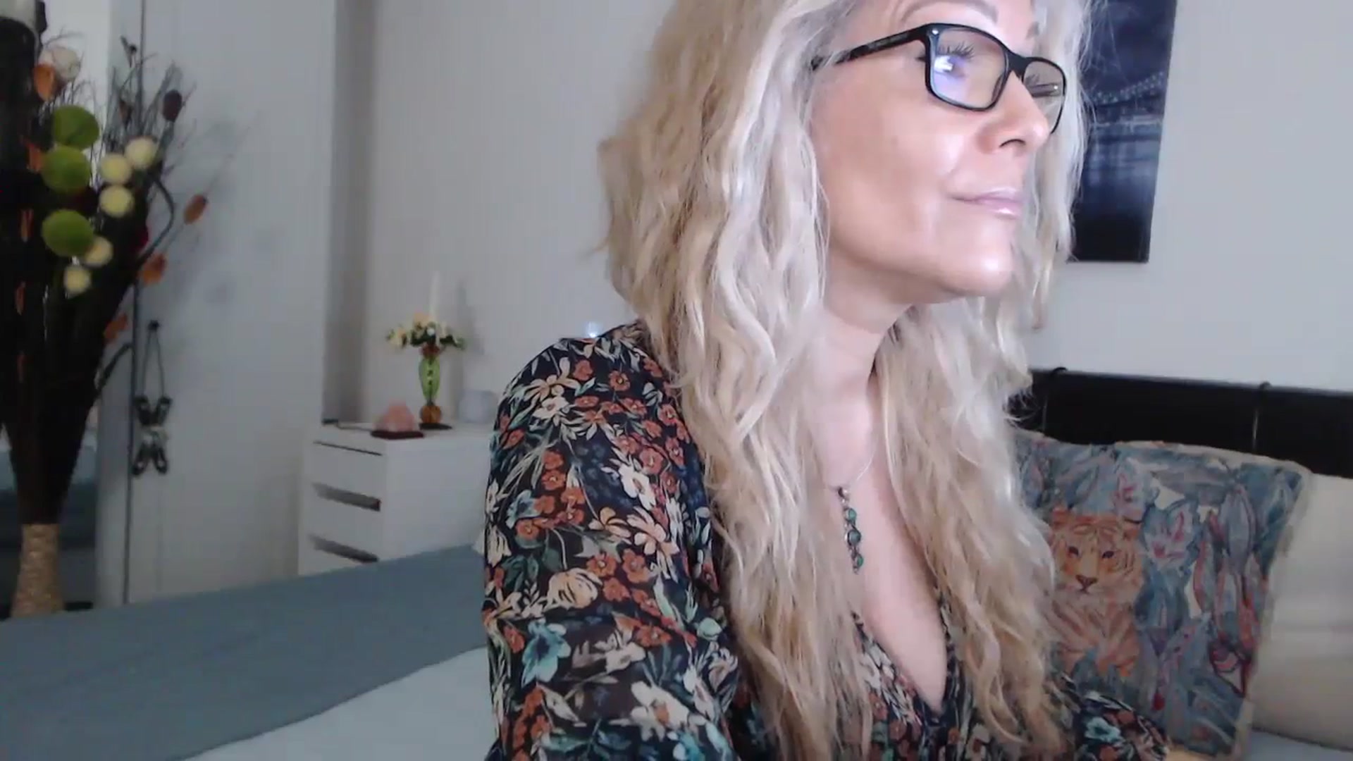Gallery image thumbnail from Reeya71's myfreecams stream on, 02/02/2024, 07:25 image 2 of 20