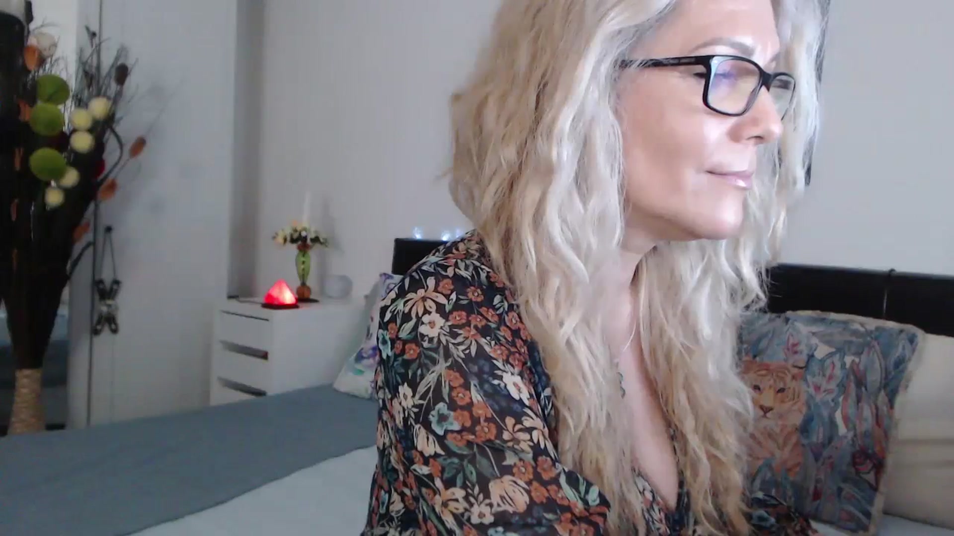Gallery image thumbnail from Reeya71's myfreecams stream on, 02/02/2024, 07:25 image 3 of 20