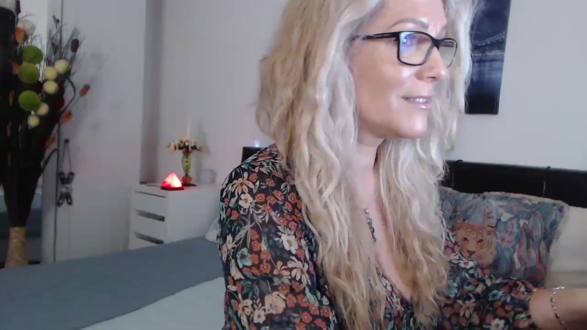 Gallery image thumbnail from Reeya71's myfreecams stream on, 02/02/2024, 07:25 image 18 of 20